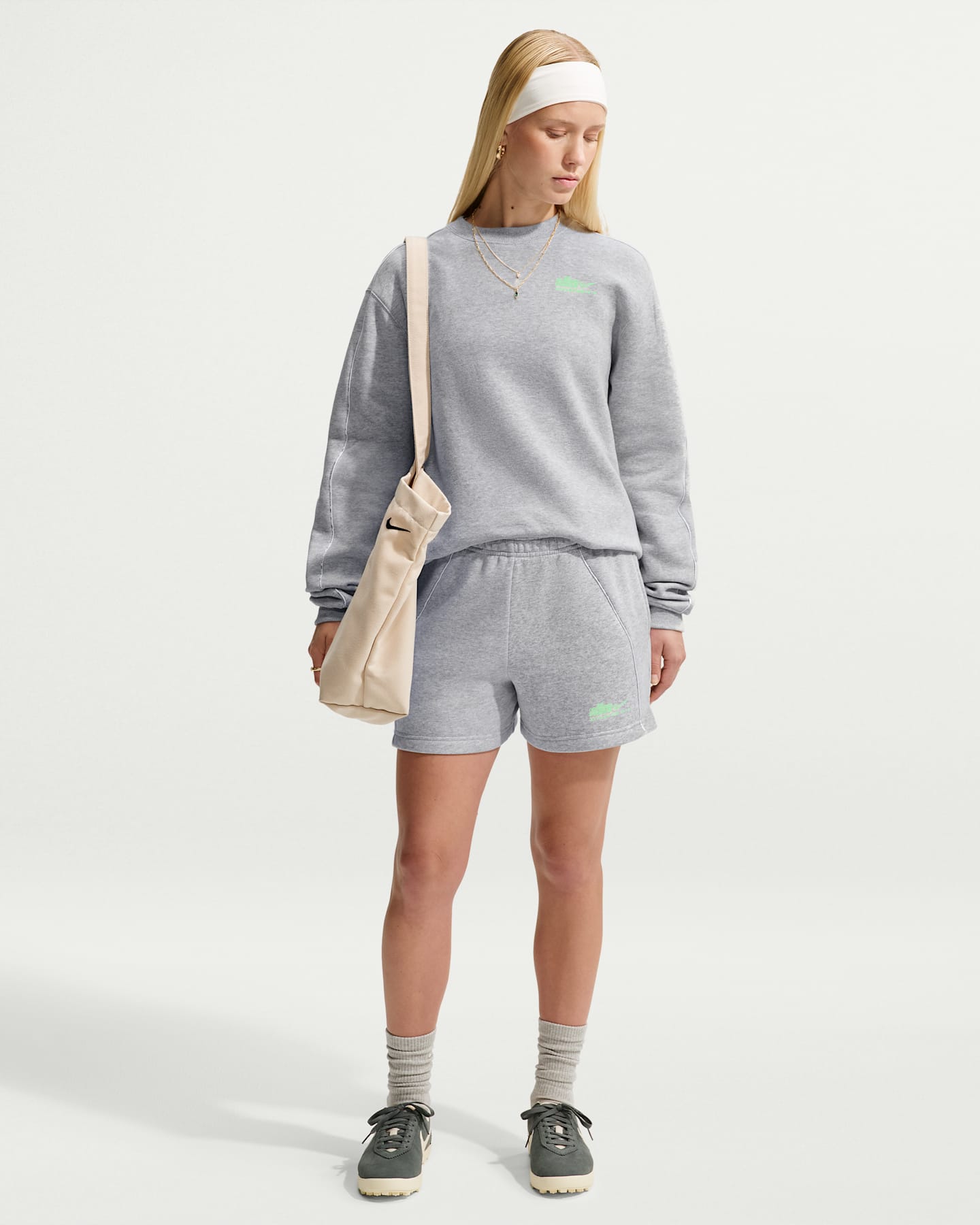 Женские шорты Nike Studio Fleece Medium Weight Graphic Pack Athletic Department, цвет: Серый меланжевый / Зелёный — фото 8