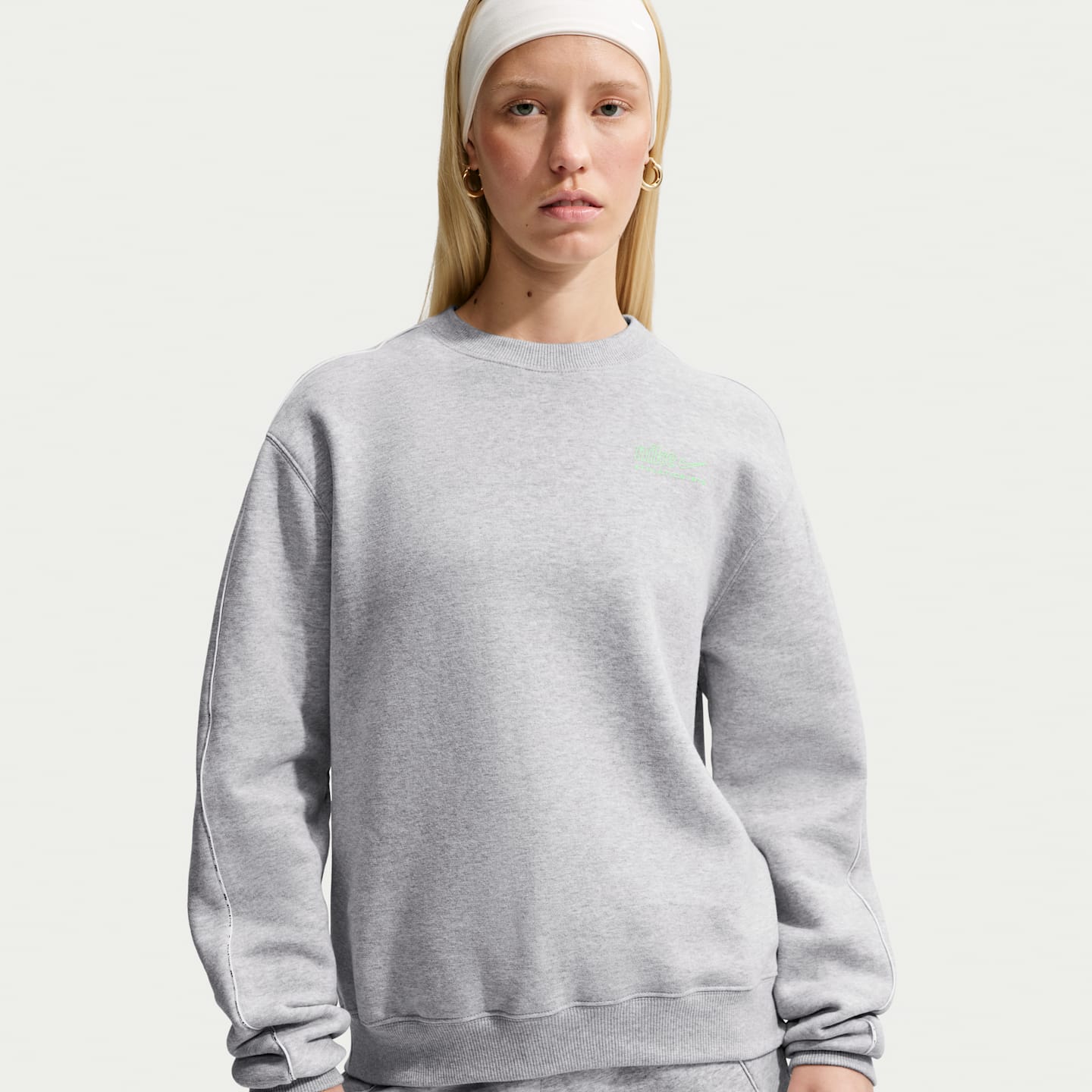 Женский свитшот Nike Studio Fleece Graphic Pack Athletic Department средней плотности, цвет: Серый меланжевый / Зелёный — фото 3