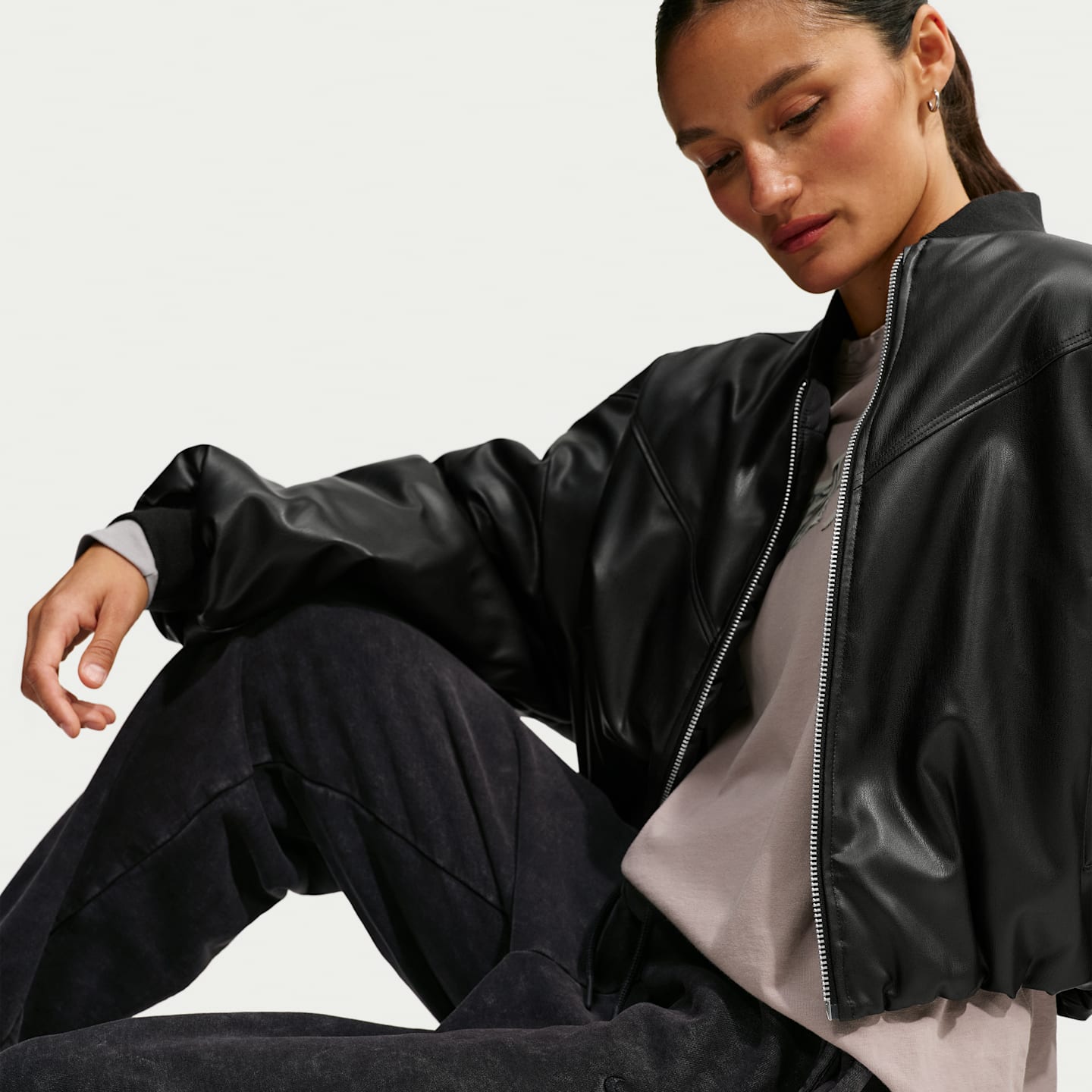 Женские брюки Nike Studio Fleece Medium Weight оверсайз, варёные, с манжетами, цвет: Чёрный — фото 4