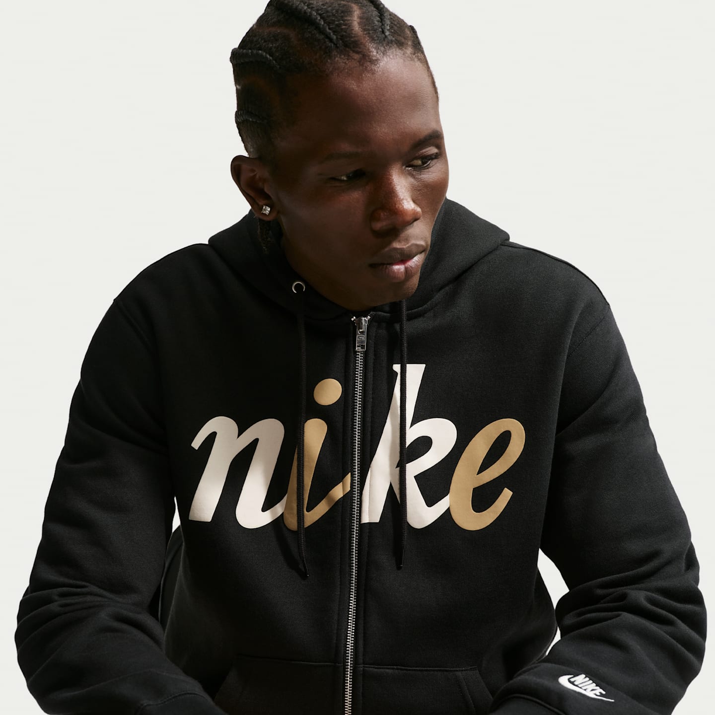Мужское флисовое худи на молнии Nike Sportswear Club, цвет: Чёрный / Молочный — фото 3
