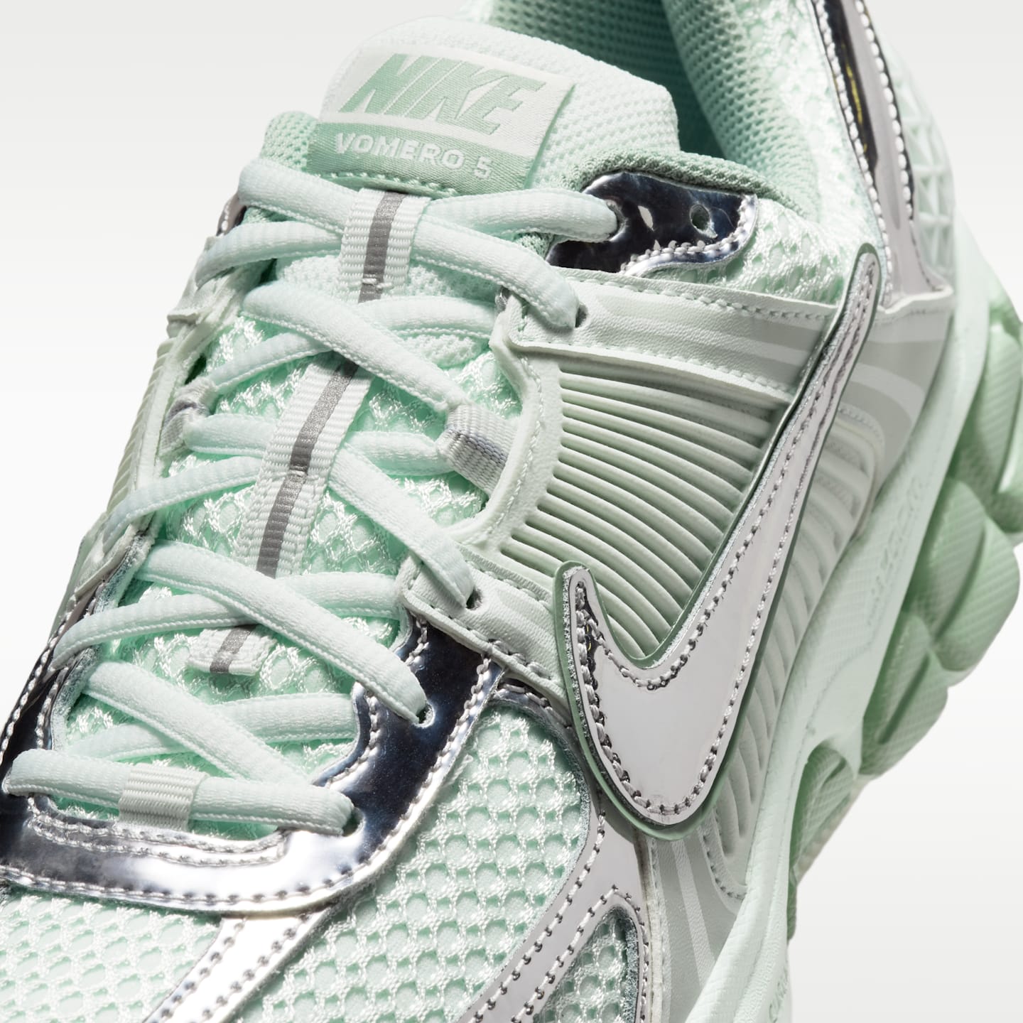 Женские кроссовки Nike Zoom Vomero 5 Shoes, цвет: Зелёный / Еловый — фото 7