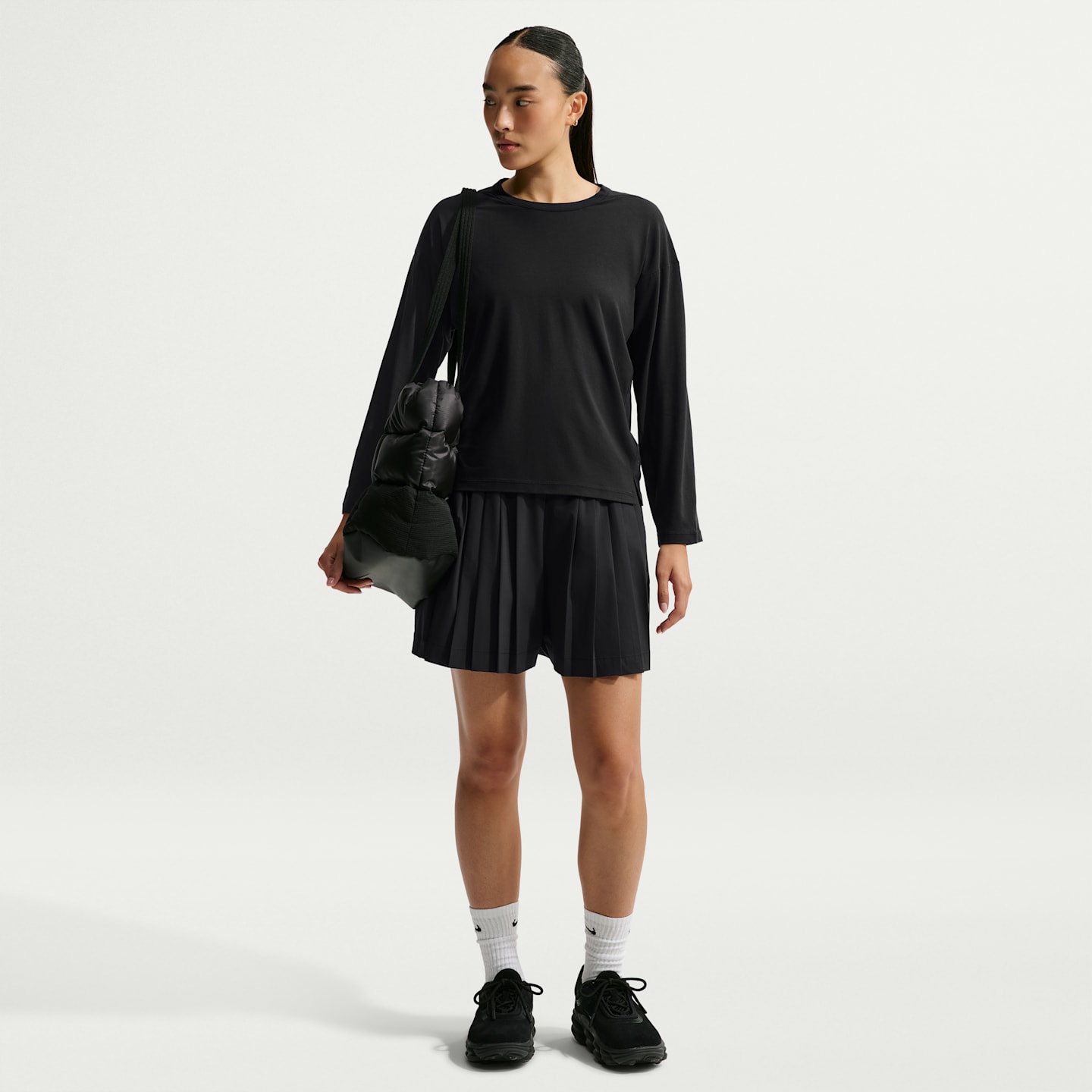 Женский лонгслив Nike 24.7 ImpossiblySoft Light Dri-FIT, цвет: Чёрный / Серый — фото 4