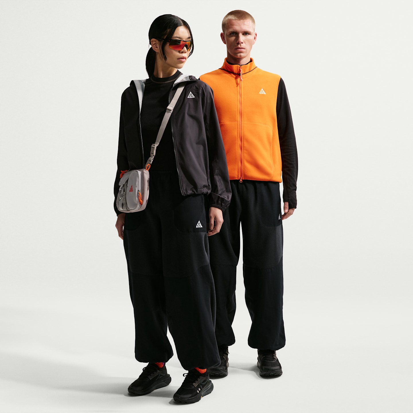 Мужские флисовые брюки Nike ACG Wolf Tree Plus, цвет: Чёрный / Снежный белый — фото 1