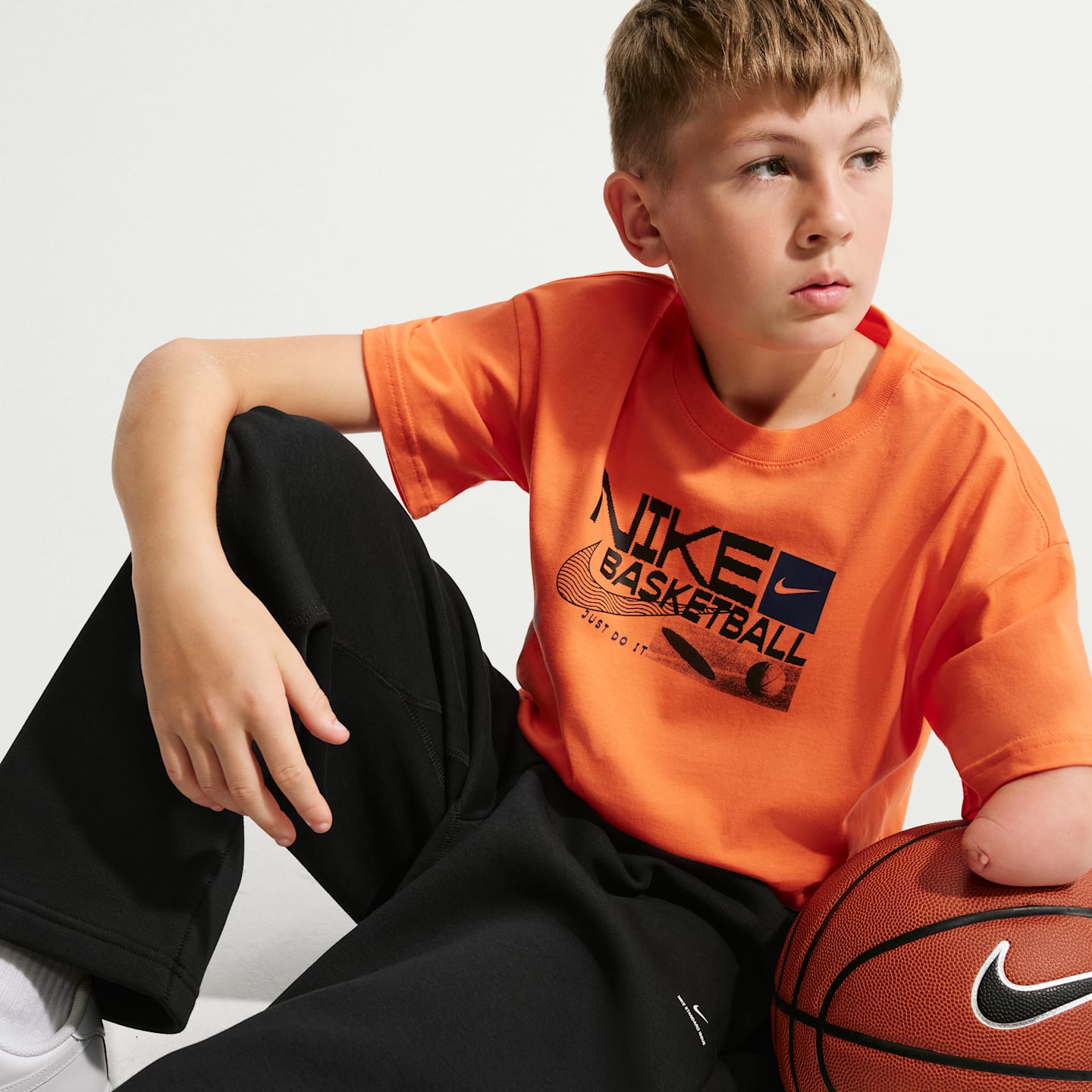 Детские баскетбольные брюки Nike Standard Issue из флиса с начёсом, цвет: Чёрный / Бледная слоновая кость — фото 4