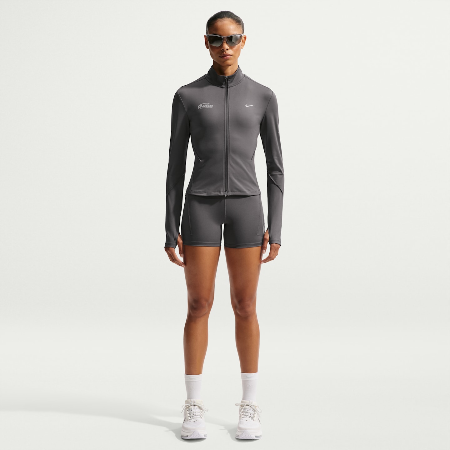 Женские облегающие беговые шорты Nike Swift с высокой талией, 4, цвет: Средний пепельный — фото 1