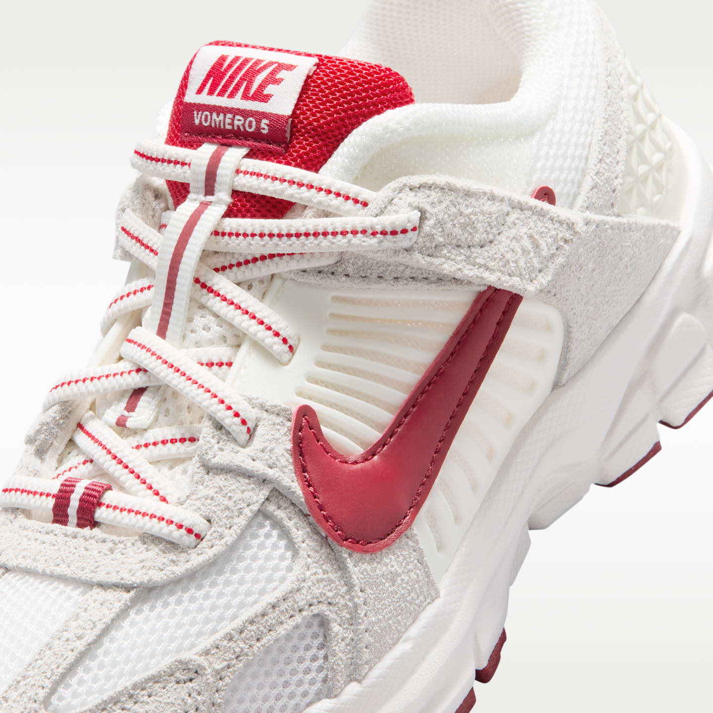 Детские кроссовки Nike Vomero 5 SE, цвет: Молочный / Малиновый — фото 7