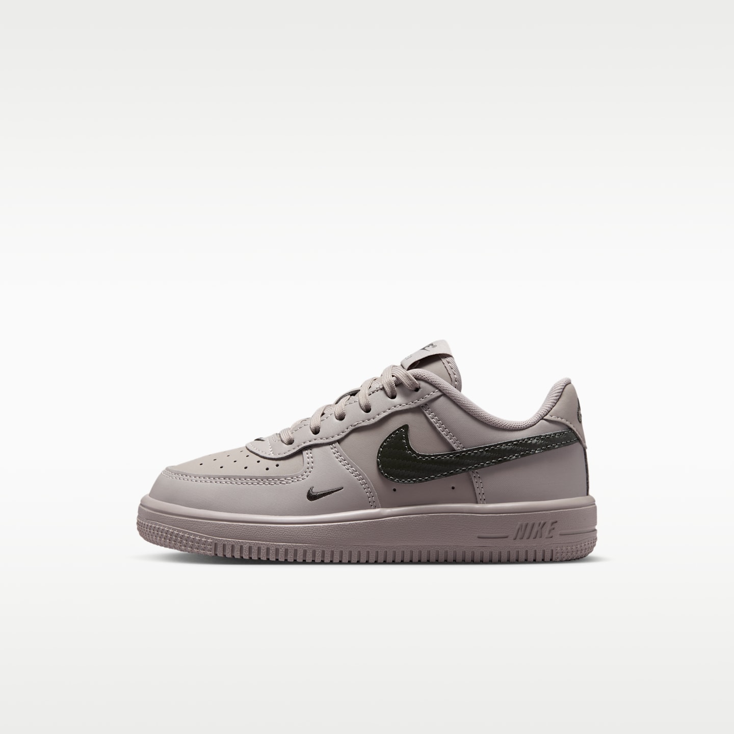 Детские кроссовки Nike Force 1 Tech Essential, цвет: Серый / Newsprint — фото 1