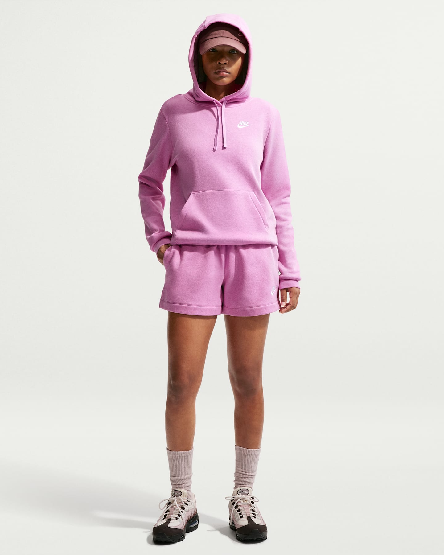 Женские шорты Nike Sportswear Club Fleece со средней посадкой, цвет: Пурпурный / Меланжевый — фото 6