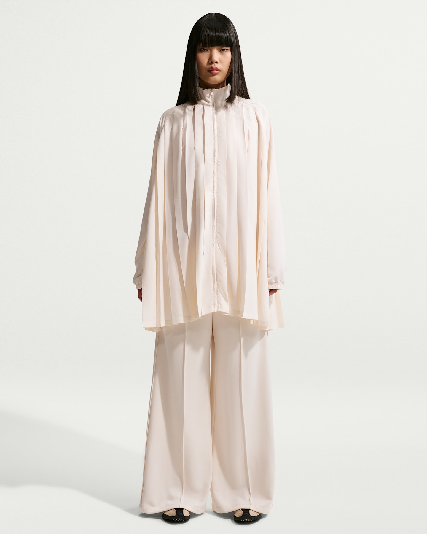Женское платье Nike Sportswear Oversized Long-Sleeve Pleated Mini, цвет: Меловой — фото 6