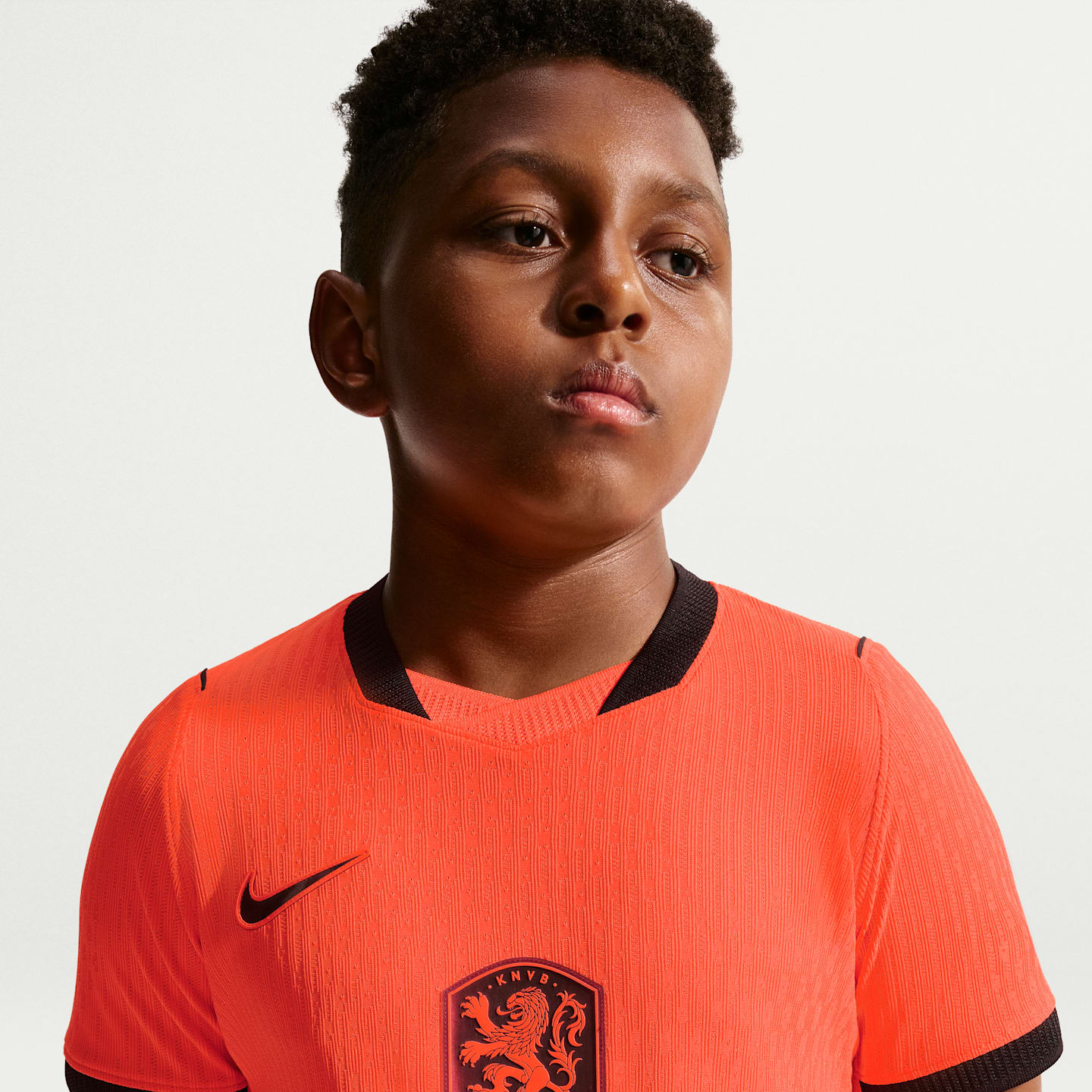 Детский топ Nike Netherlands National Team 2026 Match Home Aero-FIT Soccer Jersey, цвет: Малиновый / Чёрный — фото 3