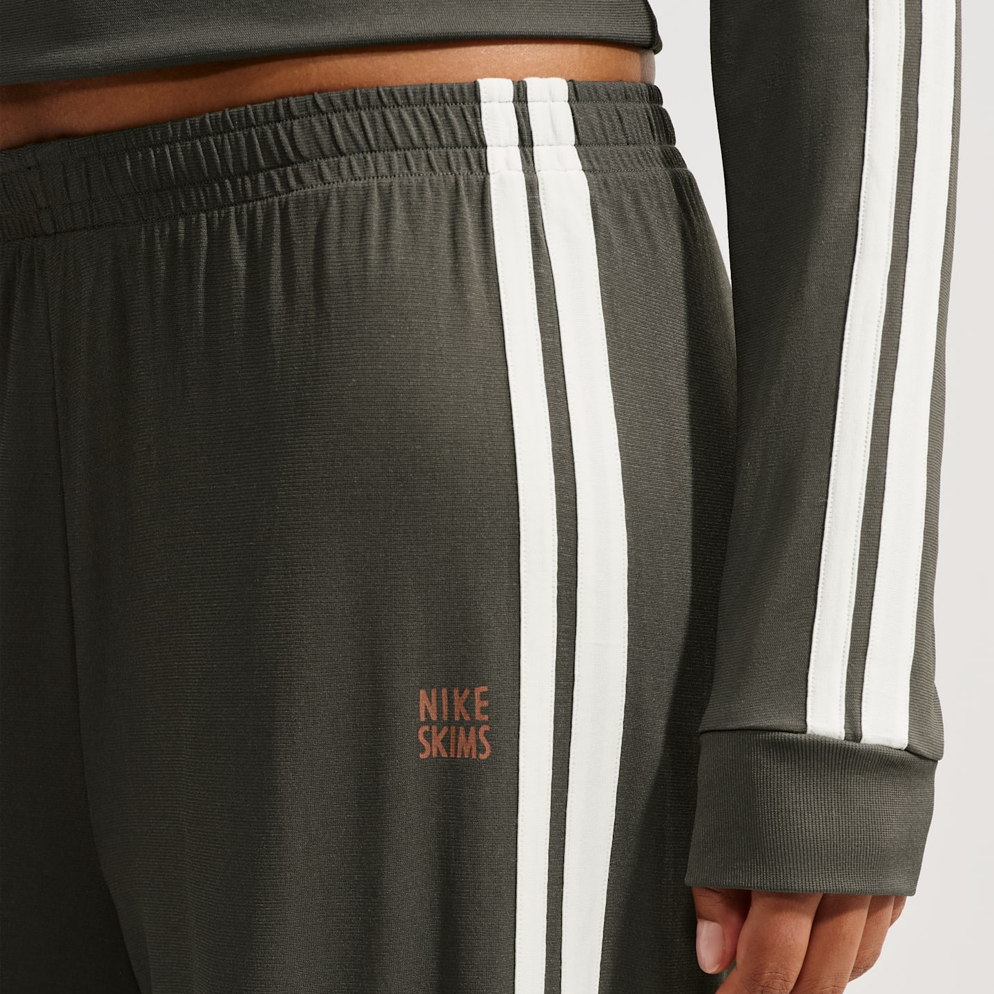 Женские брюки NikeSKIMS Stretch Knit Oversized Wide-Leg, цвет: Экрю — фото 8
