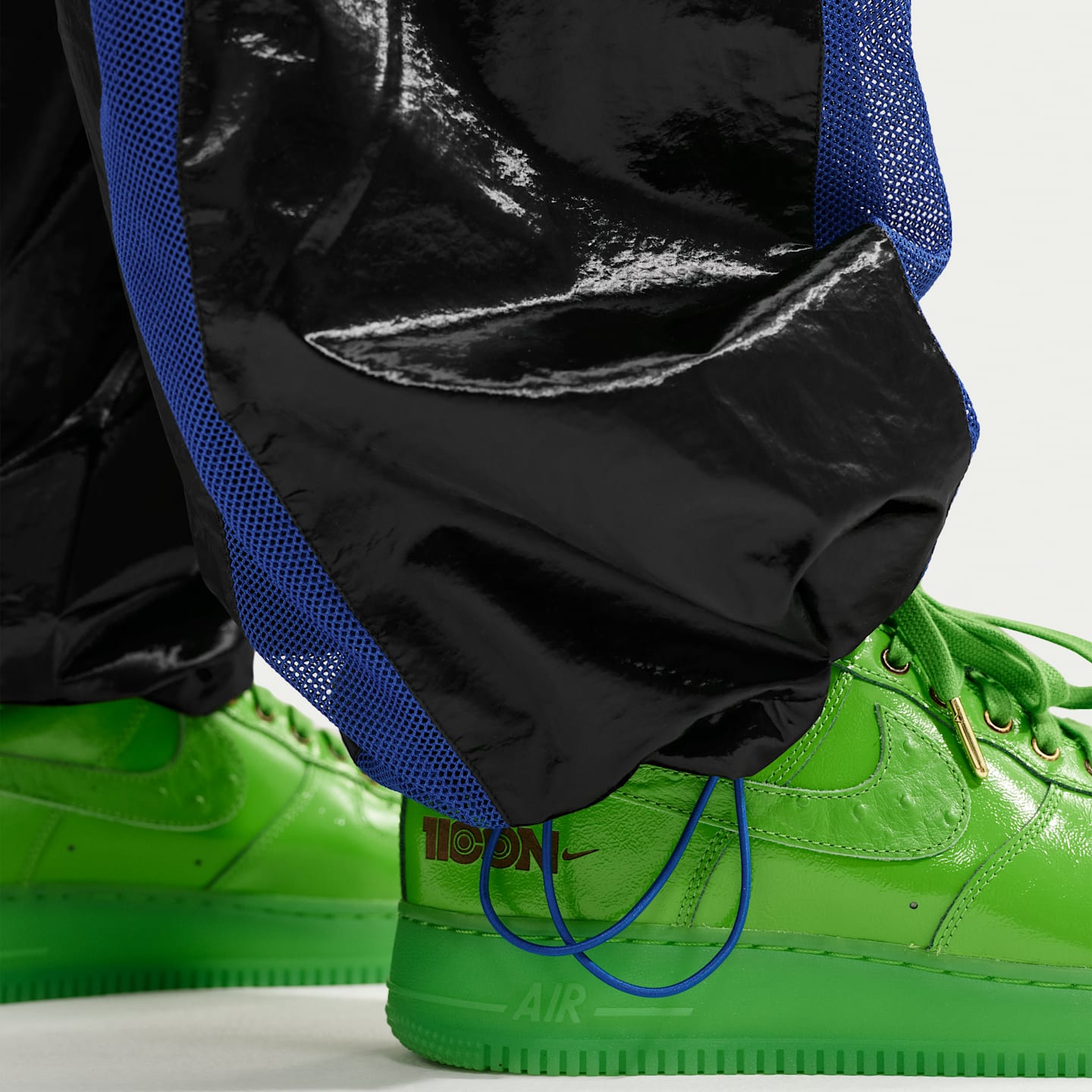 Мужские брюки Nike Project F.R.O.G. Woven Flow Track Pants, цвет: Чёрный / Королевский синий — фото 6