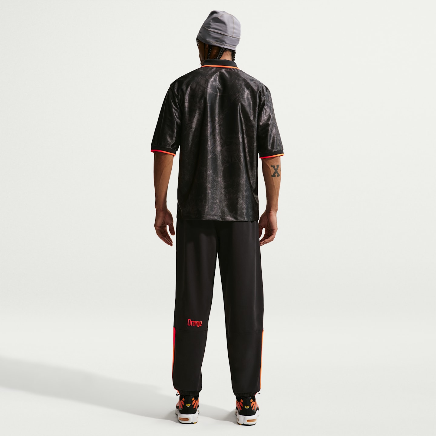 Мужские футбольные тканые брюки Nike Dri-FIT Netherlands Energy, цвет: Чёрный / Малиновый — фото 5