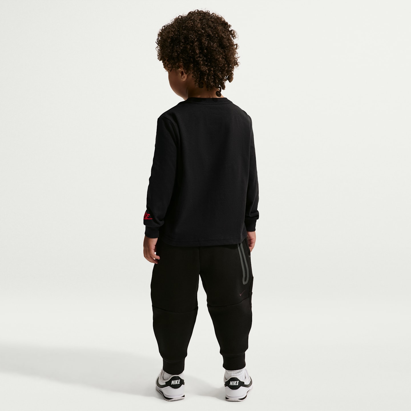 Детская футболка Nike свободного кроя с длинным рукавом, цвет: Чёрный — фото 5