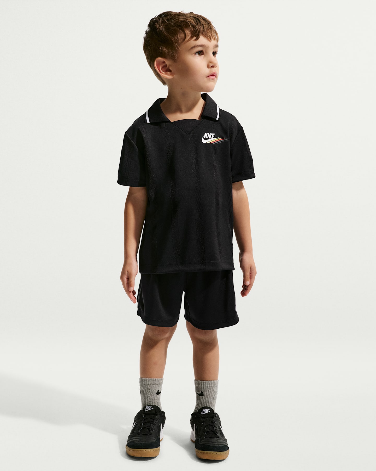 Комплект для малышей Nike Sportswear Victory Lap из 2 предметов с шортами, цвет: Чёрный — фото 8
