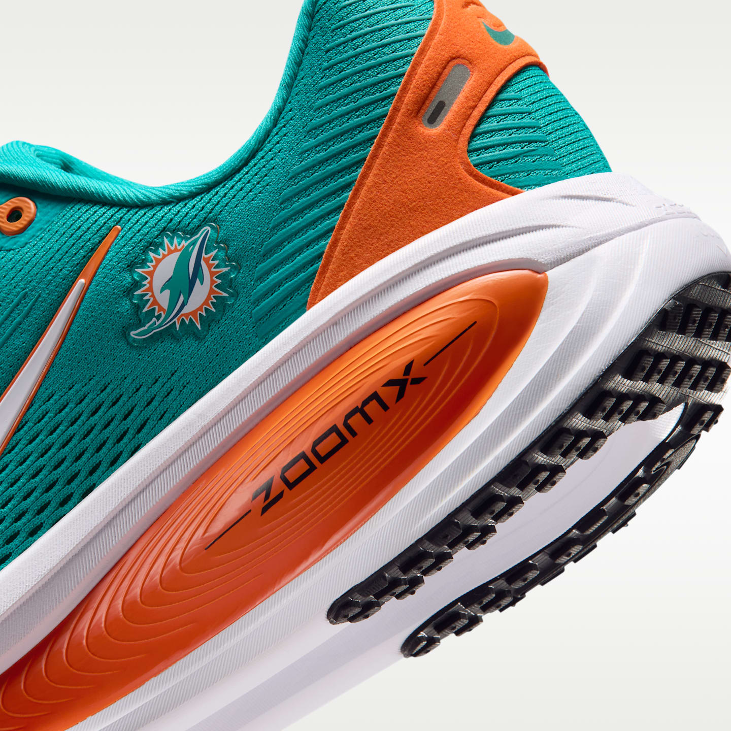 Мужские кроссовки Nike Vomero 18 (Miami Dolphins) NFL Road Running, цвет: Зелёный / Яркий оранжевый — фото 8