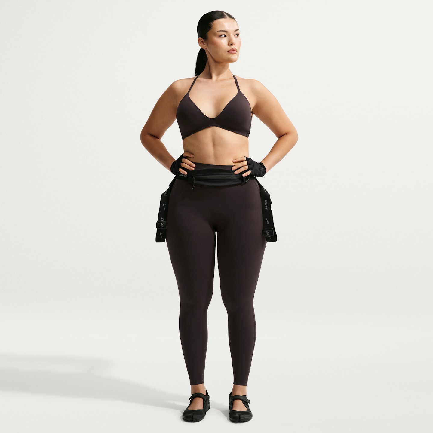 Женские легинсы NikeSKIMS Studio Stretch, цвет: Кофейный — фото 7