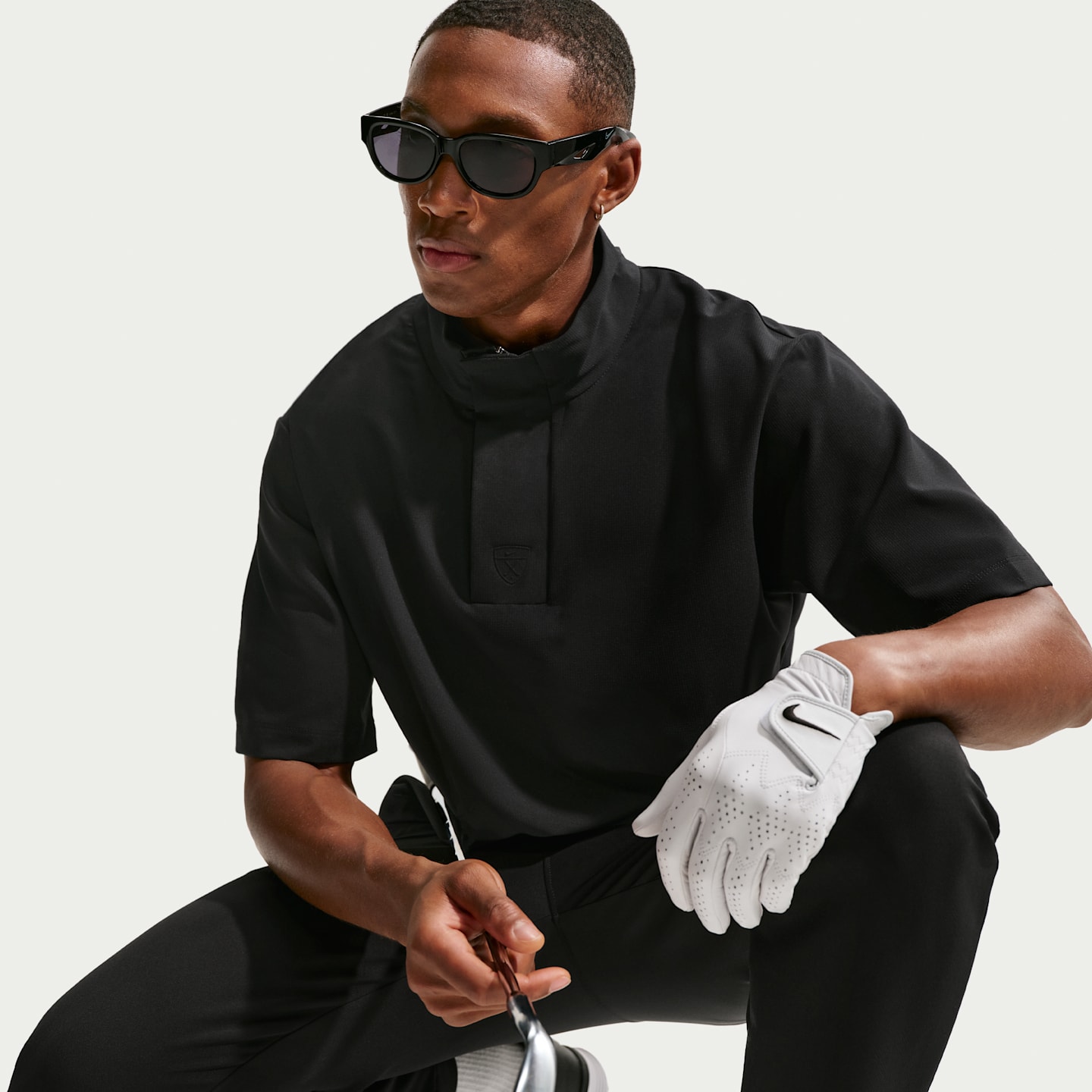 Мужская ветровка для гольфа Nike Tailored Performance Dri-FIT с коротким рукавом, цвет: Чёрный — фото 3