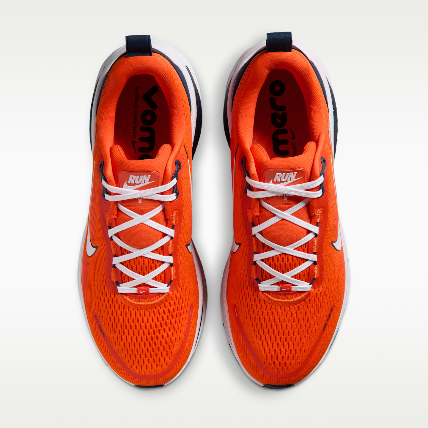 Мужские кроссовки Nike Vomero 18 (Denver Broncos) NFL Road Running, цвет: Оранжевый / Тёмно-синий — фото 4