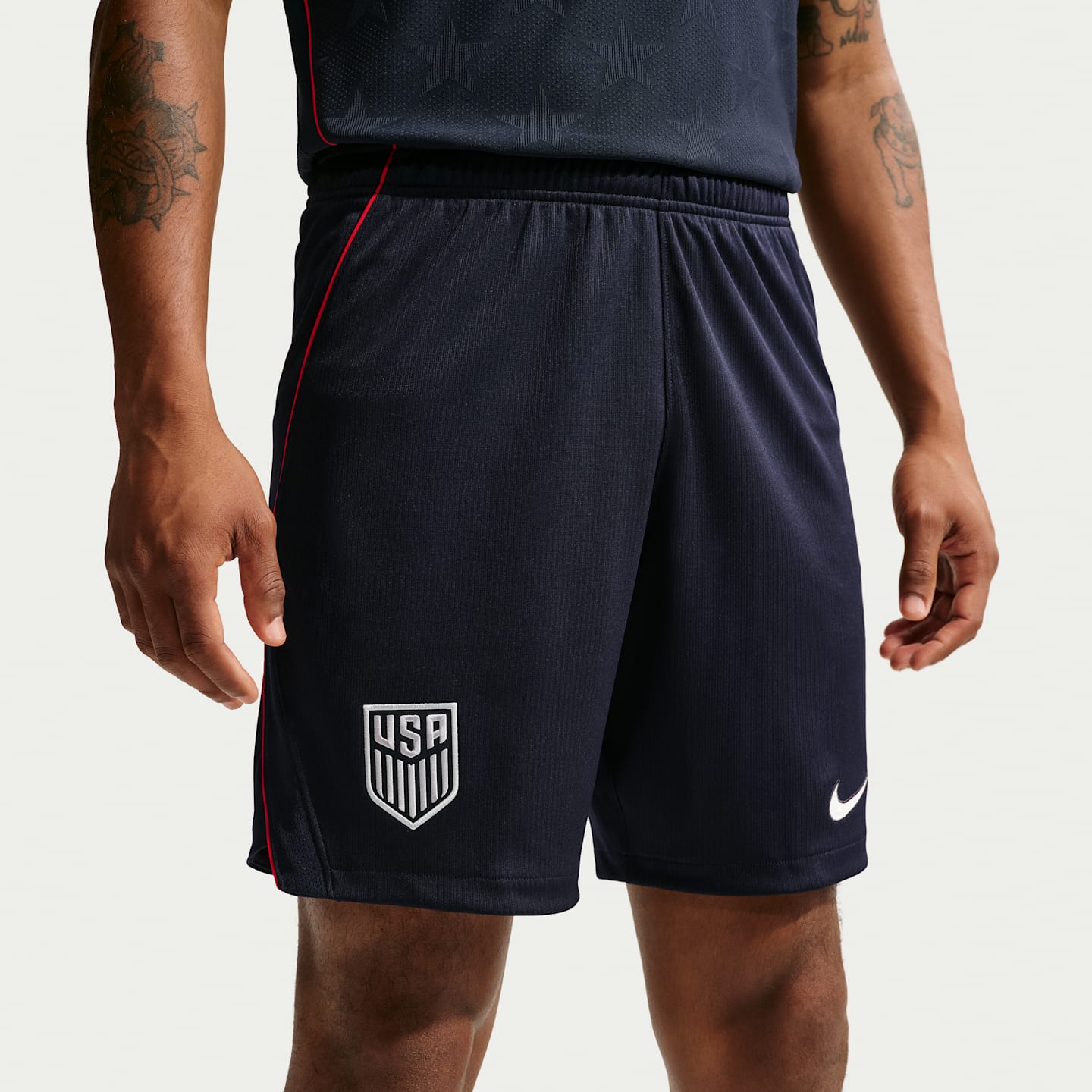 Мужские футбольные шорты Nike Usmnt 2026 Stadium Away Dri-FIT Replica, цвет: Обсидиановый / Красный — фото 2