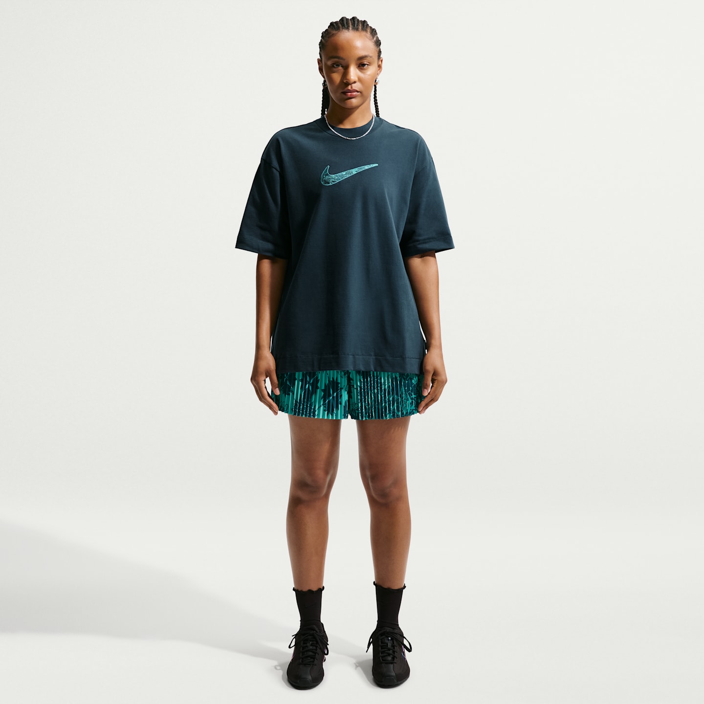 Женские шорты 3" со средней посадкой Nike Naomi Osaka, цвет: Прозрачный нефритовый / Тёмно-синий — фото 1