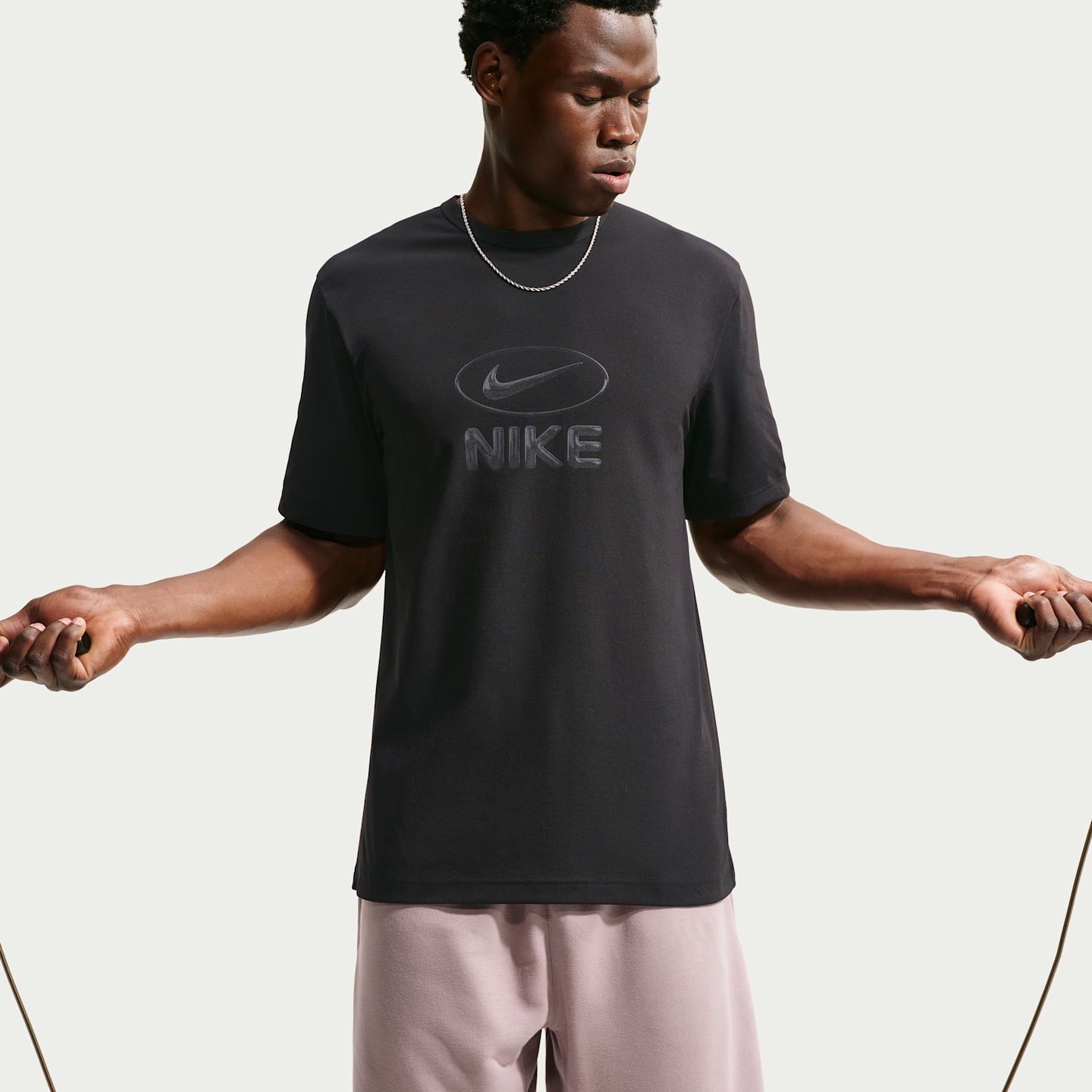 Мужская тренировочная футболка Nike Hyverse Dri-FIT с УФ-защитой, цвет: Чёрный / Антрацитовый — фото 3