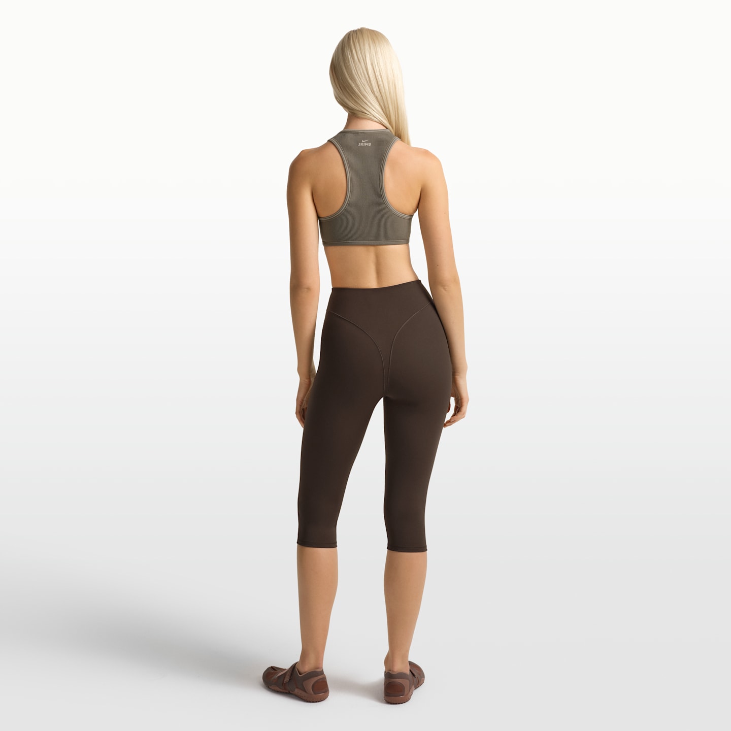 Женский бюстгальтер NikeSKIMS Ribbed Seamless с вырезом-борцовкой, цвет: Дюнный — фото 5