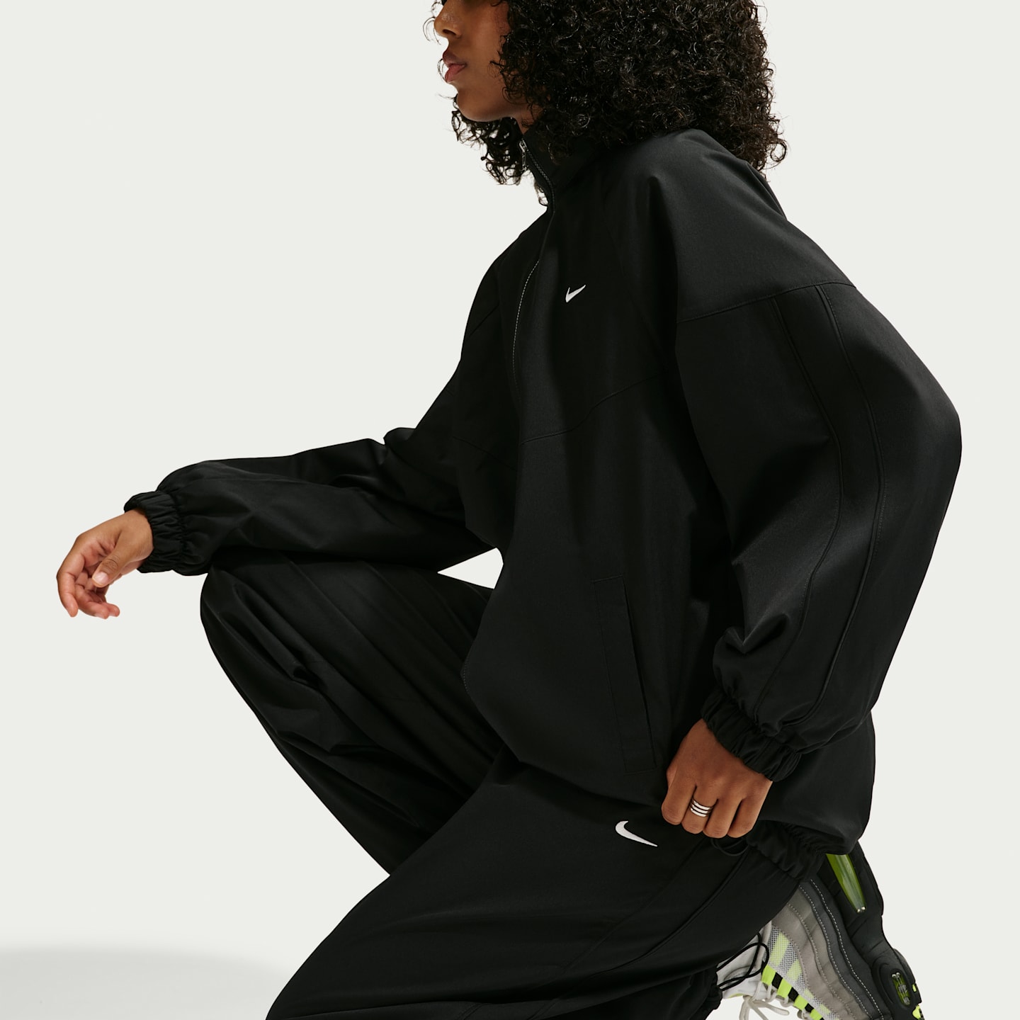 Женские свободные спортивные брюки Nike Sportswear с высокой талией, цвет: Чёрный / Белый — фото 4