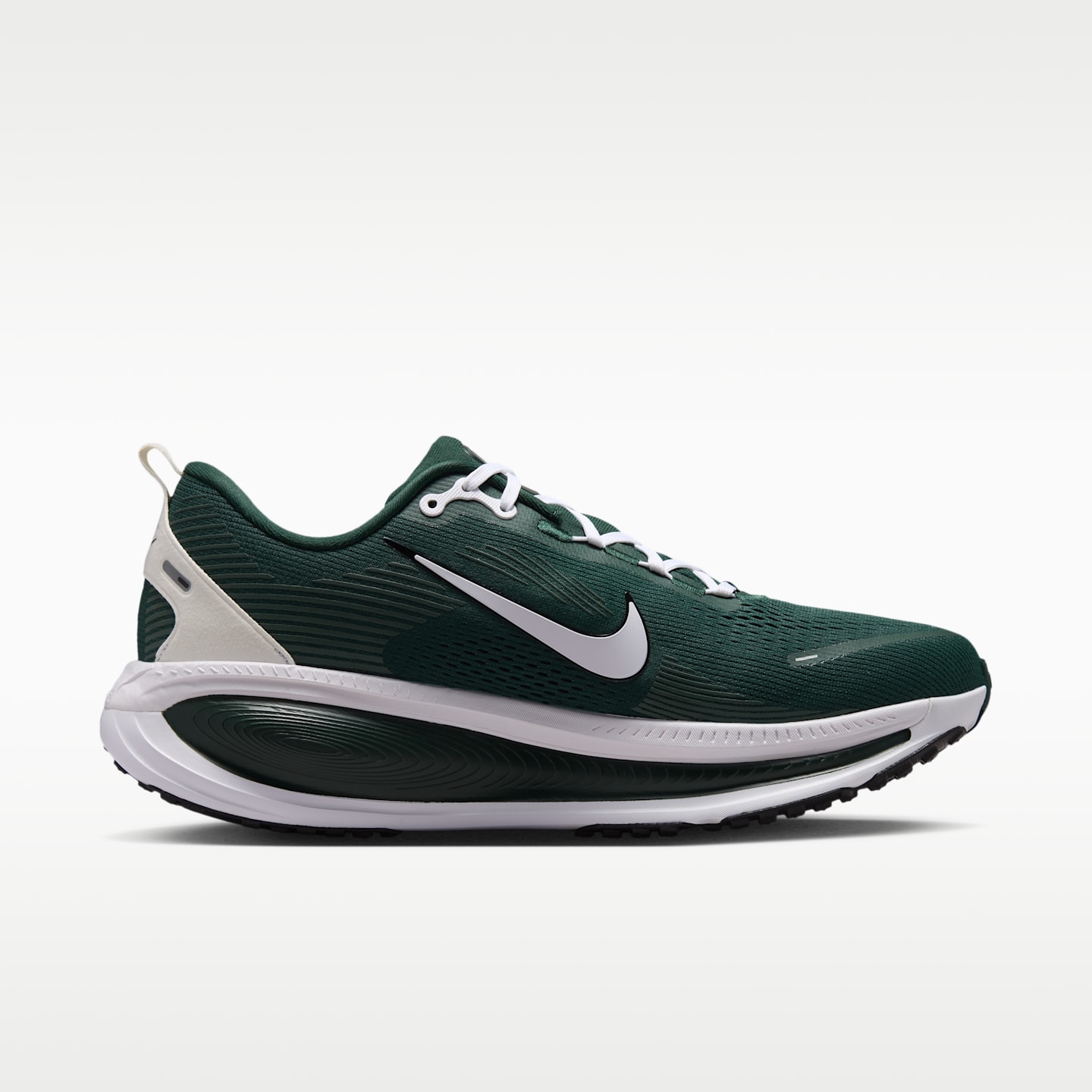 Мужские кроссовки Nike College Vomero 18 (Michigan State) Road Running, цвет: Зелёный / Чёрный — фото 3