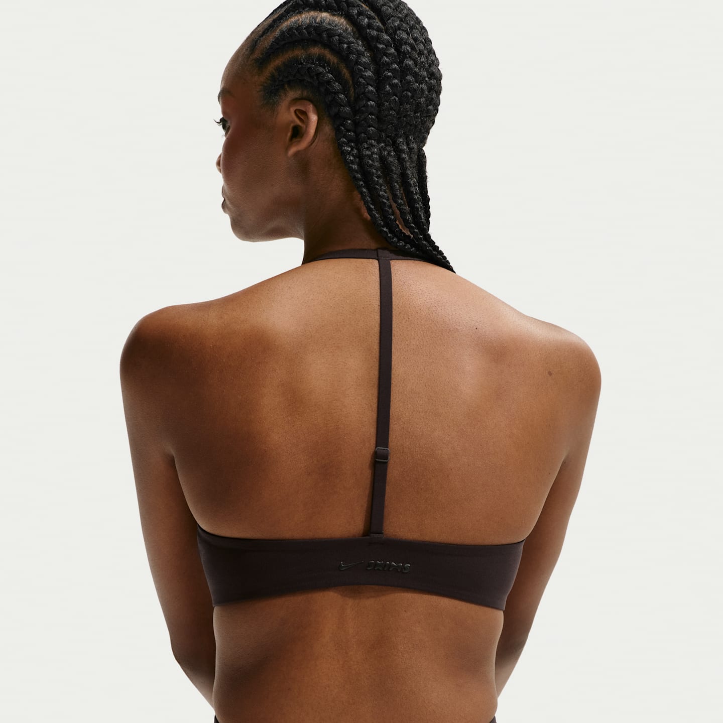 Женский спортивный бюстгальтер NikeSKIMS Studio Stretch треугольной формы, цвет: Кофейный — фото 2