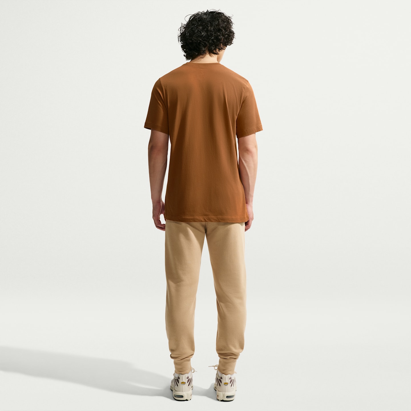 Мужская футболка Nike Sportswear, цвет: Коричневый, вариант 1 — фото 5