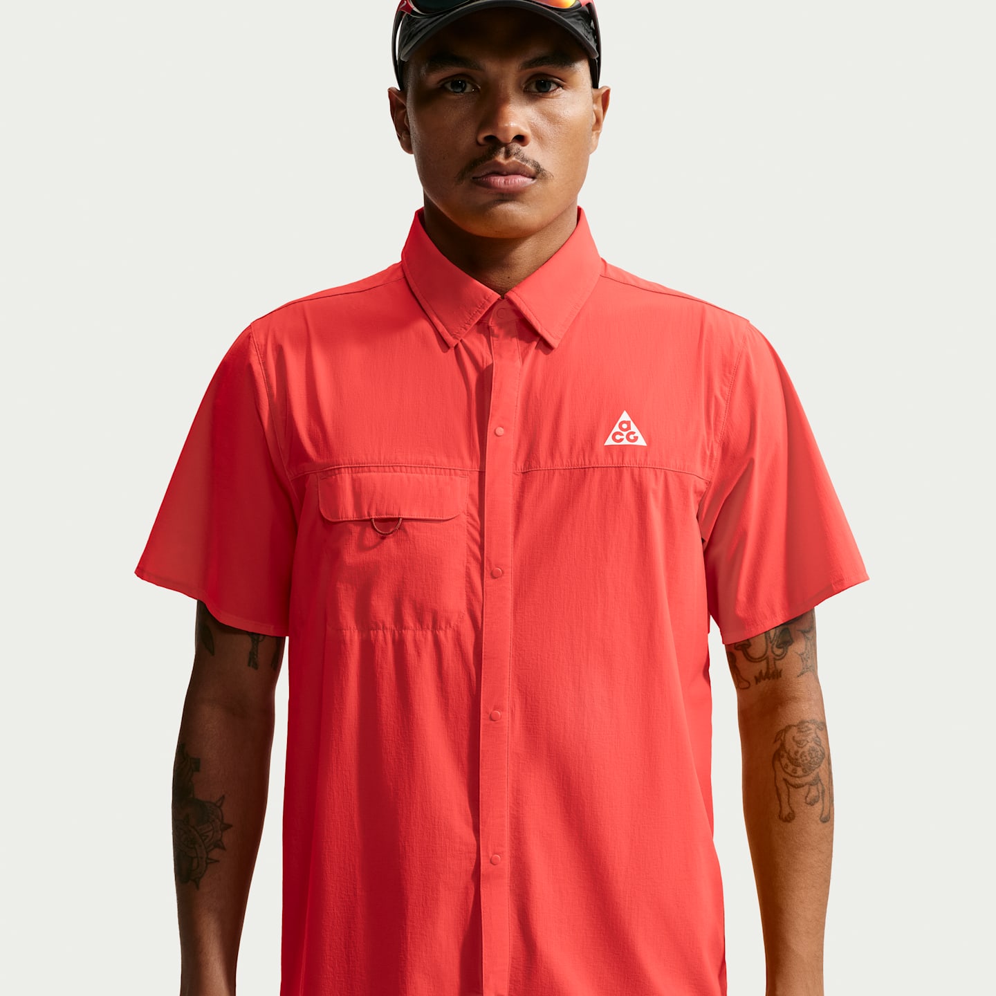 Мужской топ Nike ACG Aireez Button-Up Trail Running Top, цвет: Малиновый / Снежный белый — фото 1
