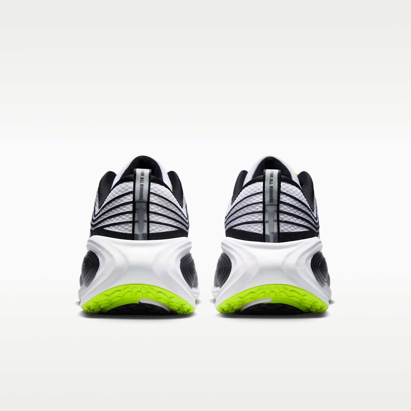 Мужские беговые кроссовки Nike Vomero Plus x Distance для шоссе, цвет: Белый / Чёрный — фото 6