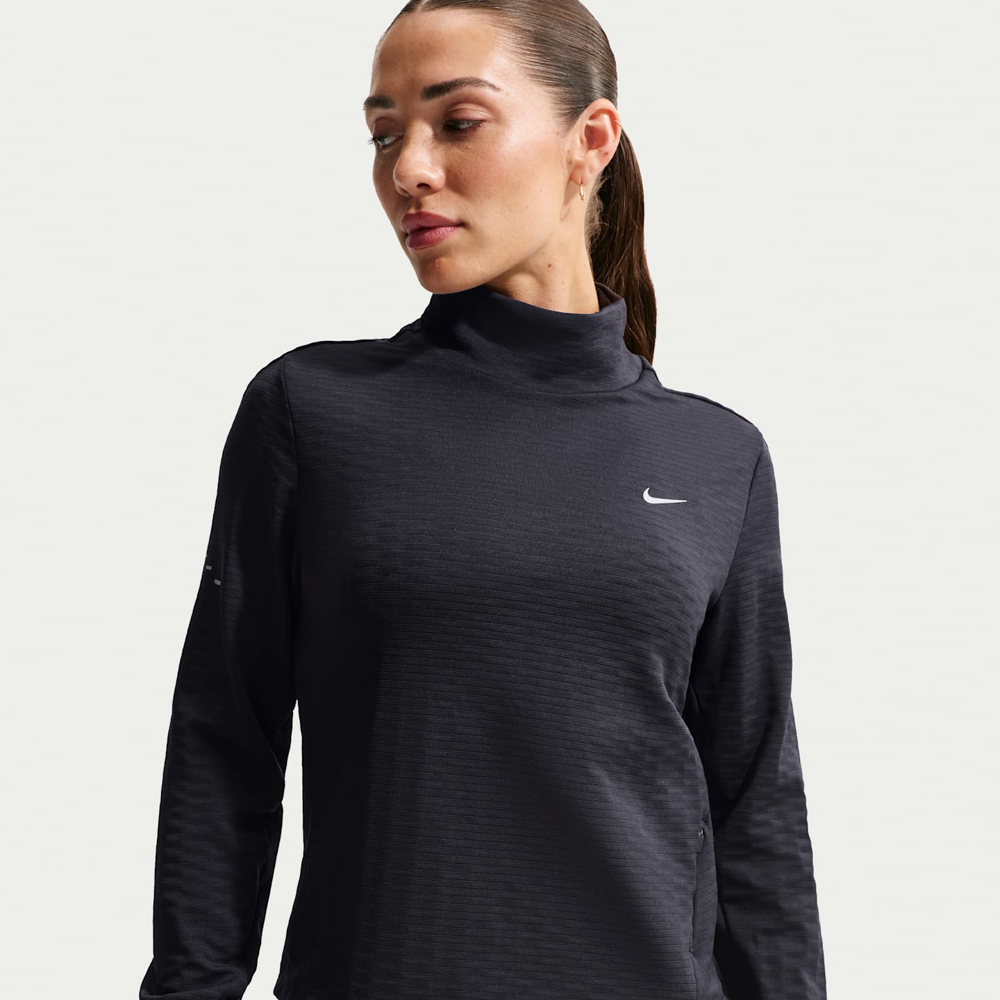 Женский топ Nike Swift Therma-FIT Turtle-Neck Running Top, цвет: Чёрный — фото 1