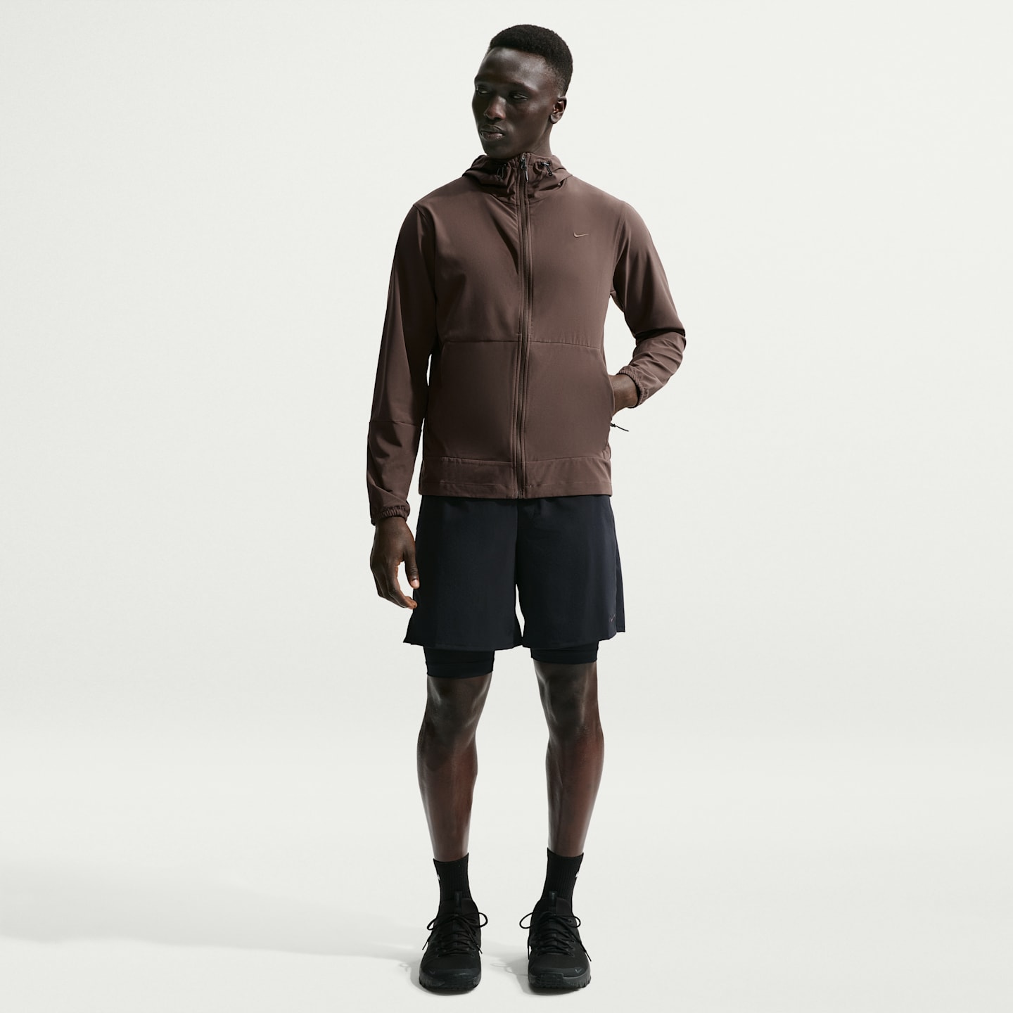 Мужская универсальная куртка Nike Unlimited Repel с капюшоном, цвет: Коричневый / Чёрный — фото 4