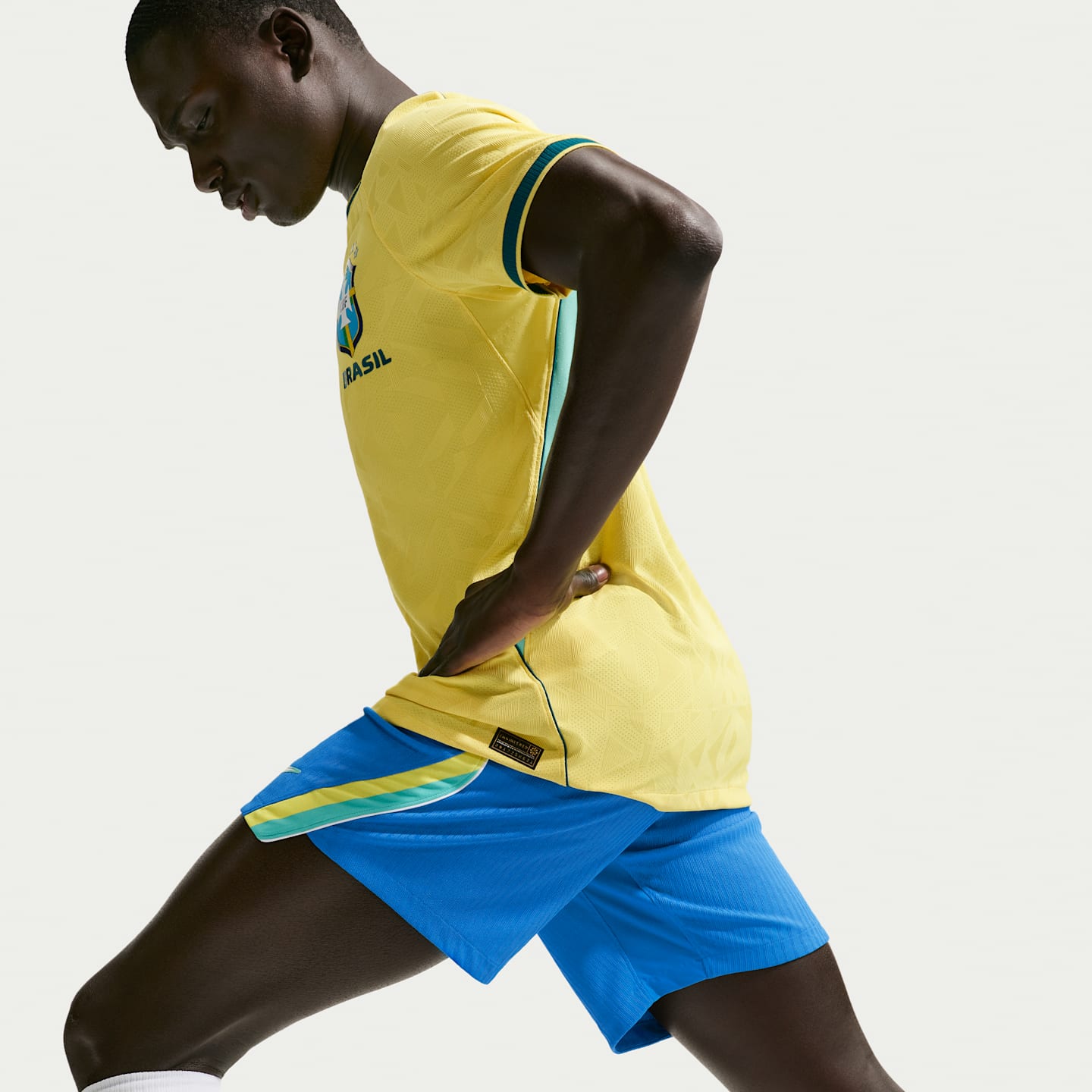 Мужские футбольные шорты Nike Brazil 2026 Match Home Aero-FIT Authentic, цвет: Светлый синий / Белый — фото 4