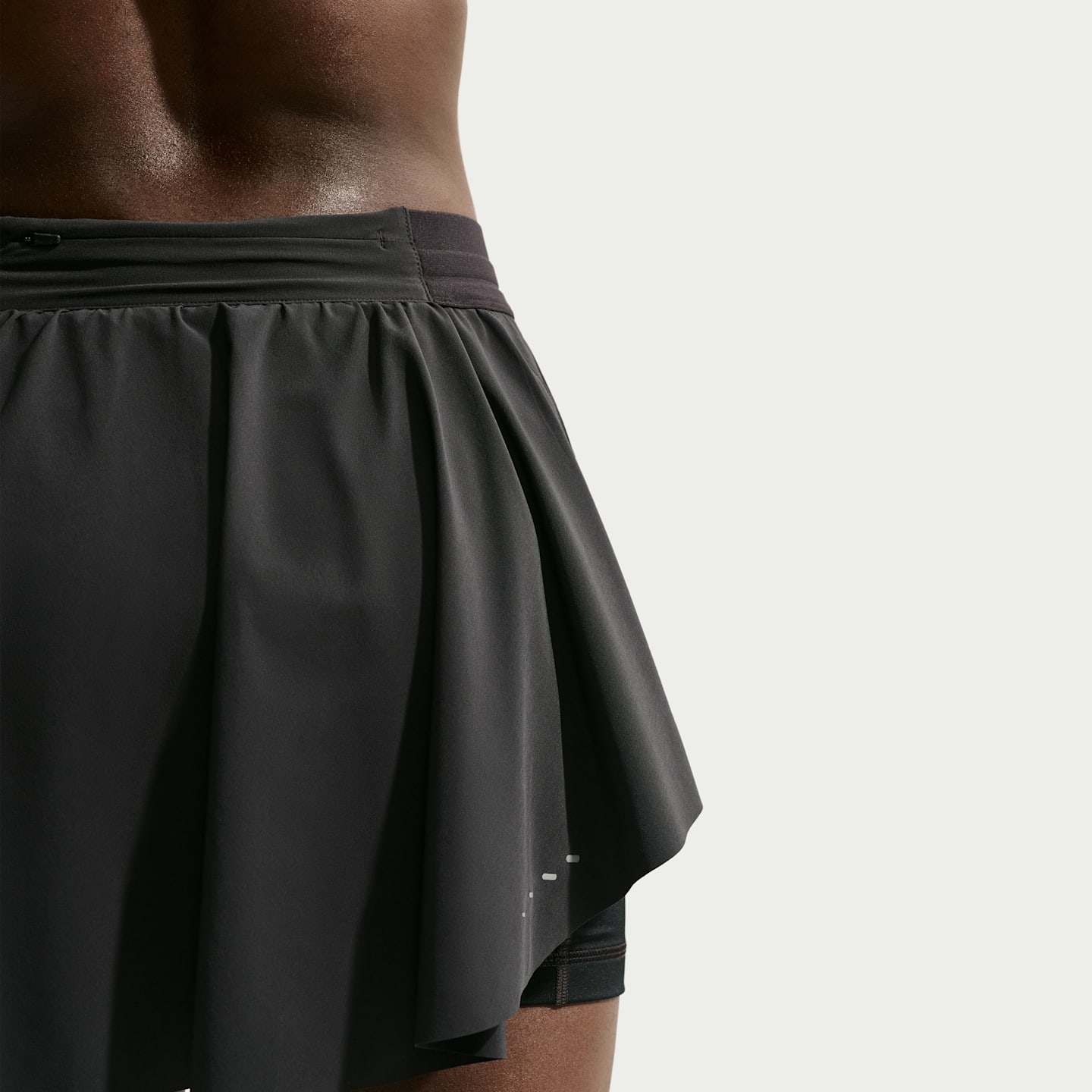 Женская беговая юбка-шорты Nike Swift Dri-FIT, цвет: Чёрный / Зелёный — фото 3