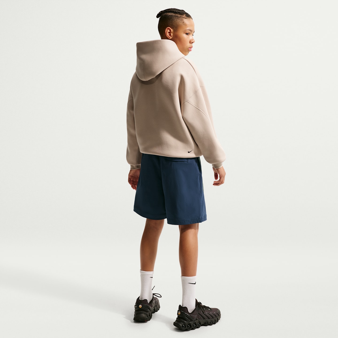 Детские тканые шорты для мальчиков Nike Sportswear Tech, цвет: Обсидиановый / Чёрный — фото 5