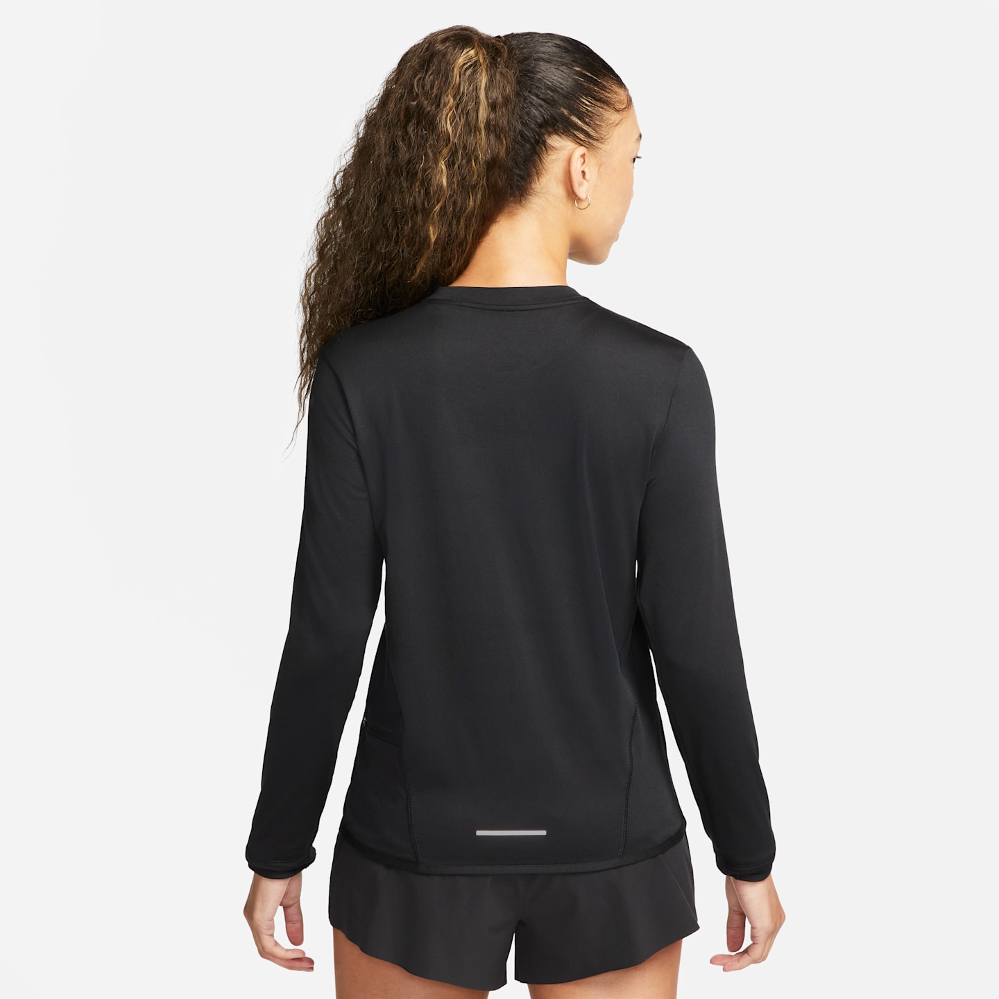 Женский топ Nike Dri-FIT Swift Element UV Crew-Neck Running Top, цвет: Чёрный — фото 2