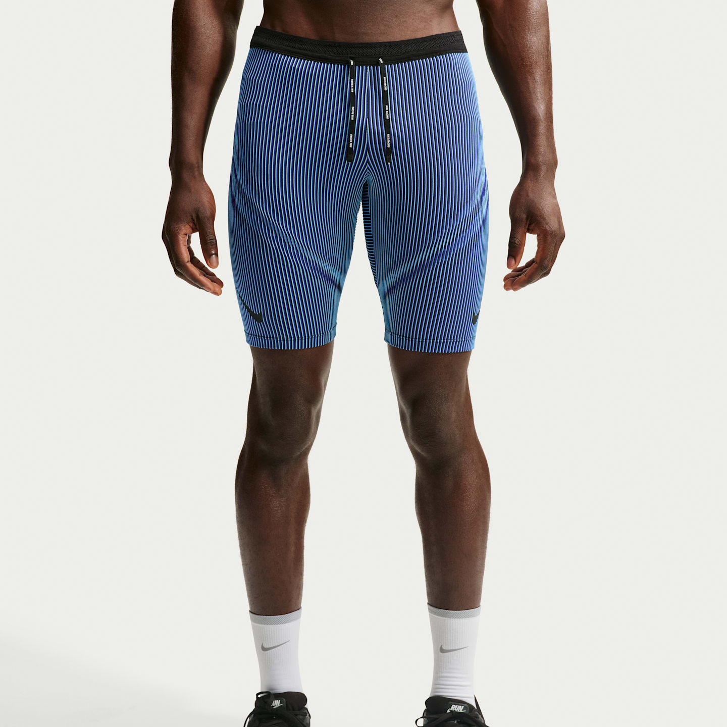 Мужские беговые тайтсы до колена Nike AeroSwift Dri-FIT ADV, цвет: Синий / Чёрный — фото 2