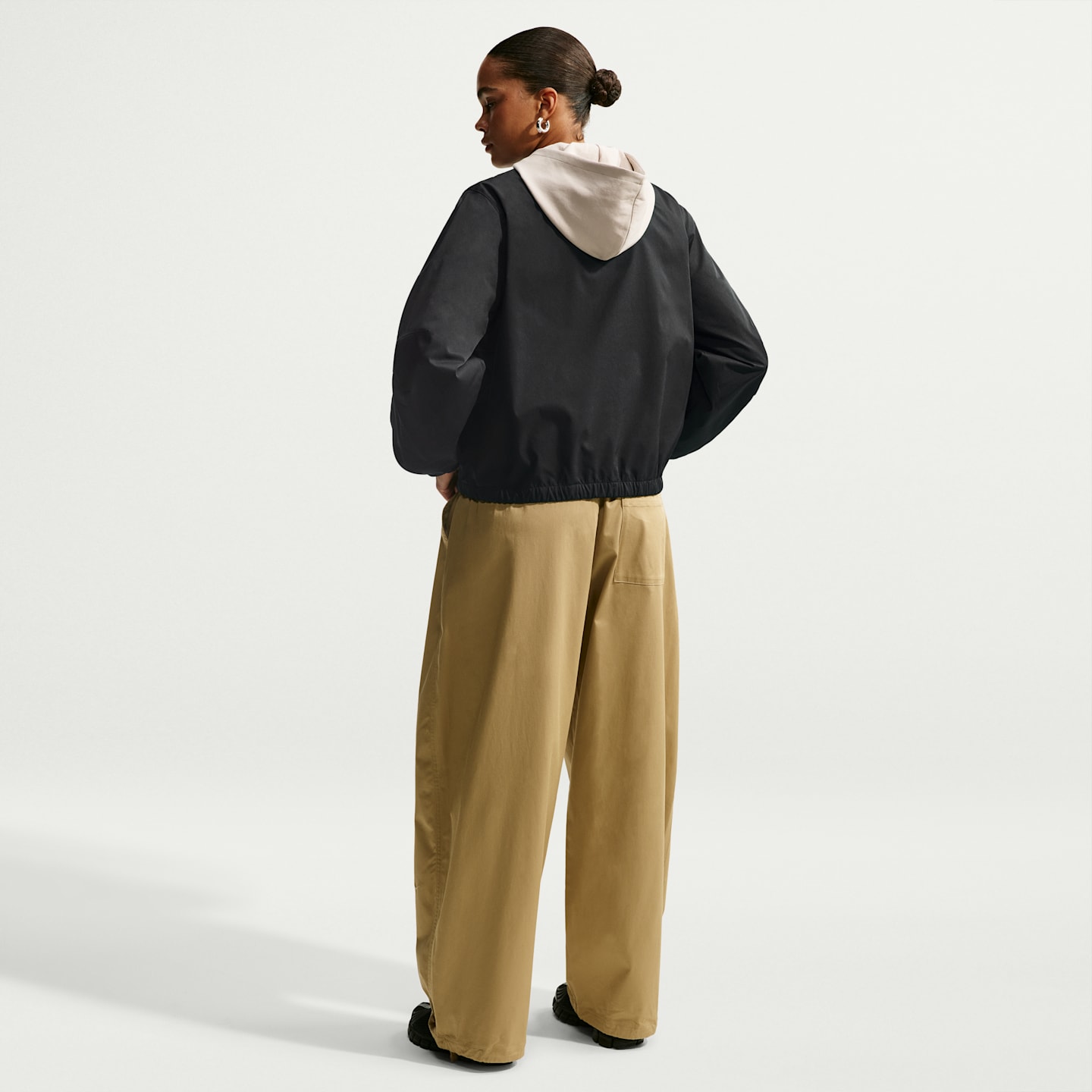 Женская свободная куртка Nike Sportswear на кнопках 1/4, цвет: Чёрный / Молочный — фото 5