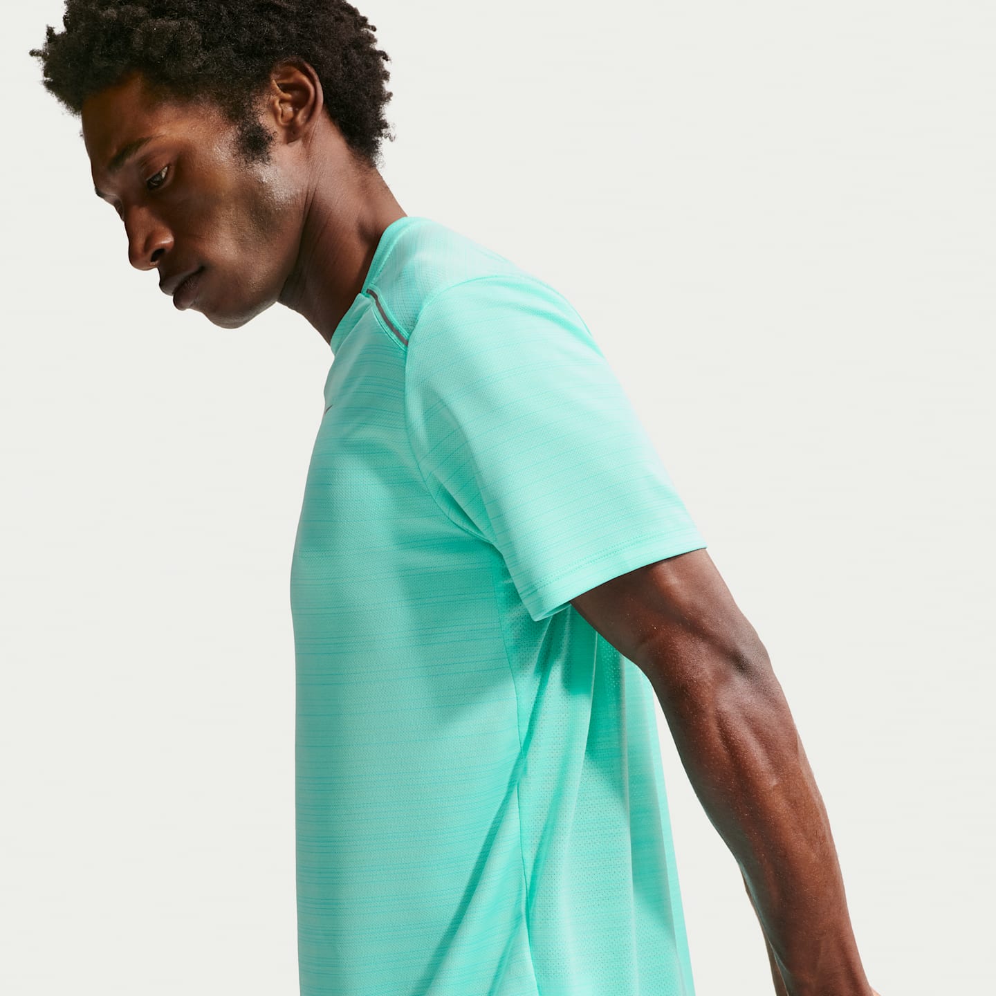 Мужская футболка Nike Miler Dri-FIT Short-Sleeve, цвет: Бирюзовый — фото 2