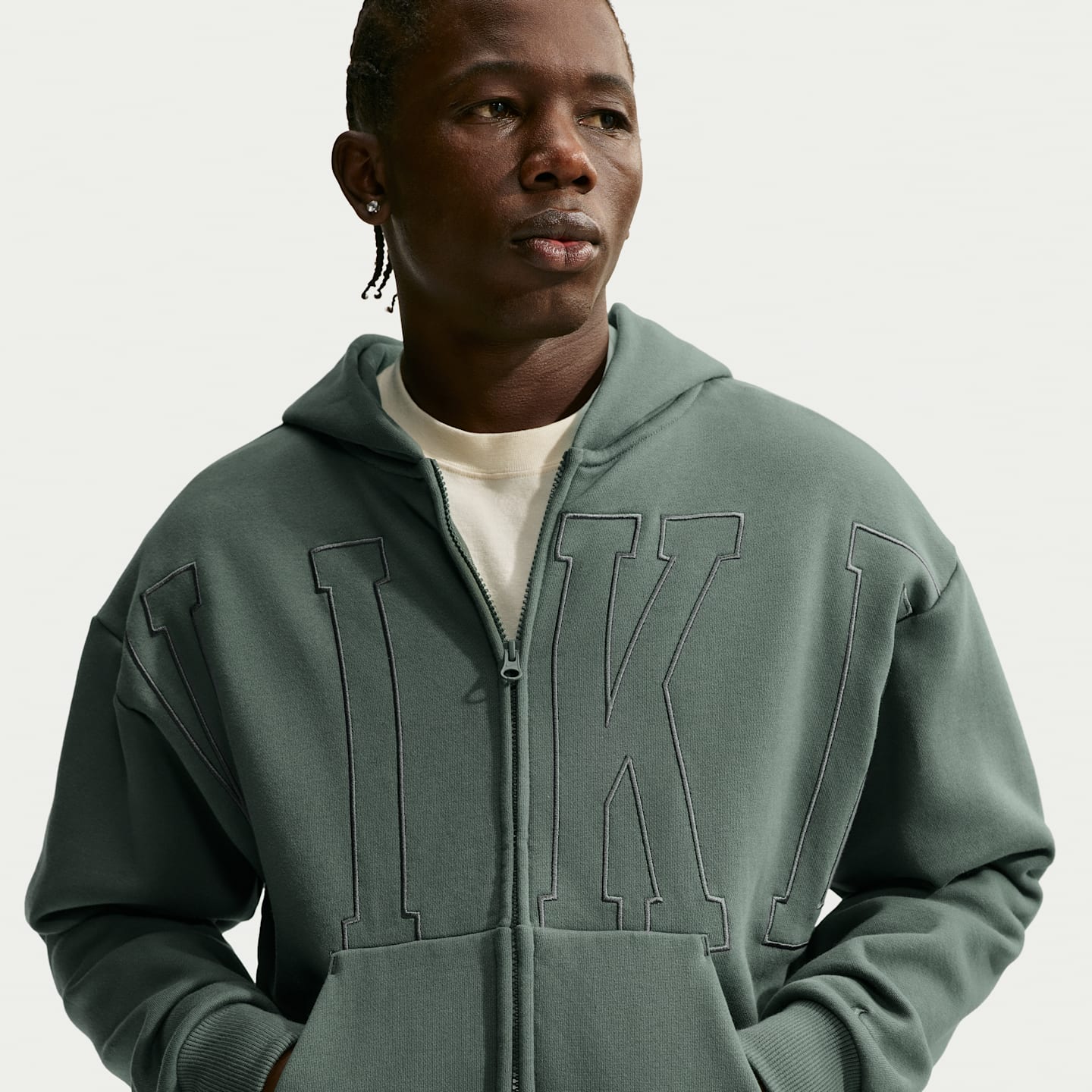 Мужское флисовое худи на молнии Nike Solo свободного кроя, цвет: Камуфляжный зелёный — фото 1