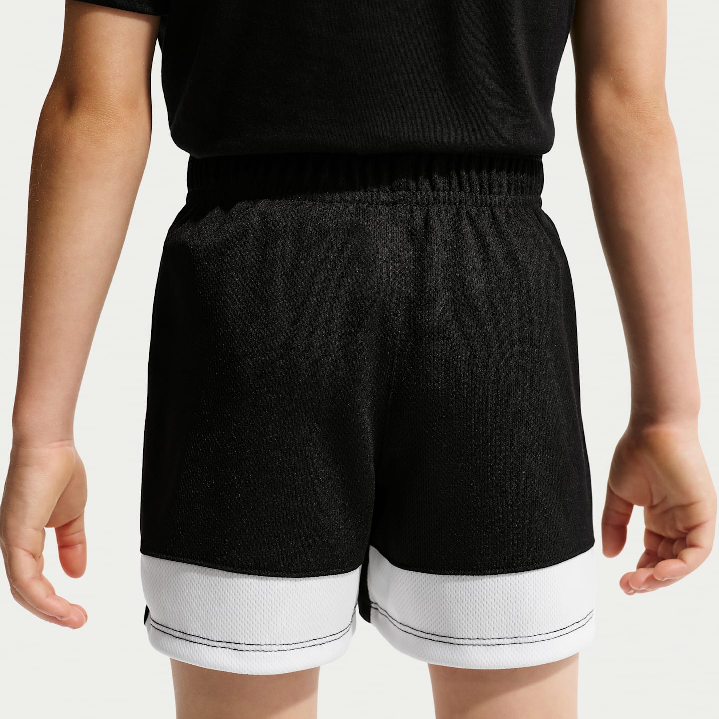 Детский комплект Nike Soccer Graphic T-Shirt and Shorts Set, цвет: Чёрный — фото 5