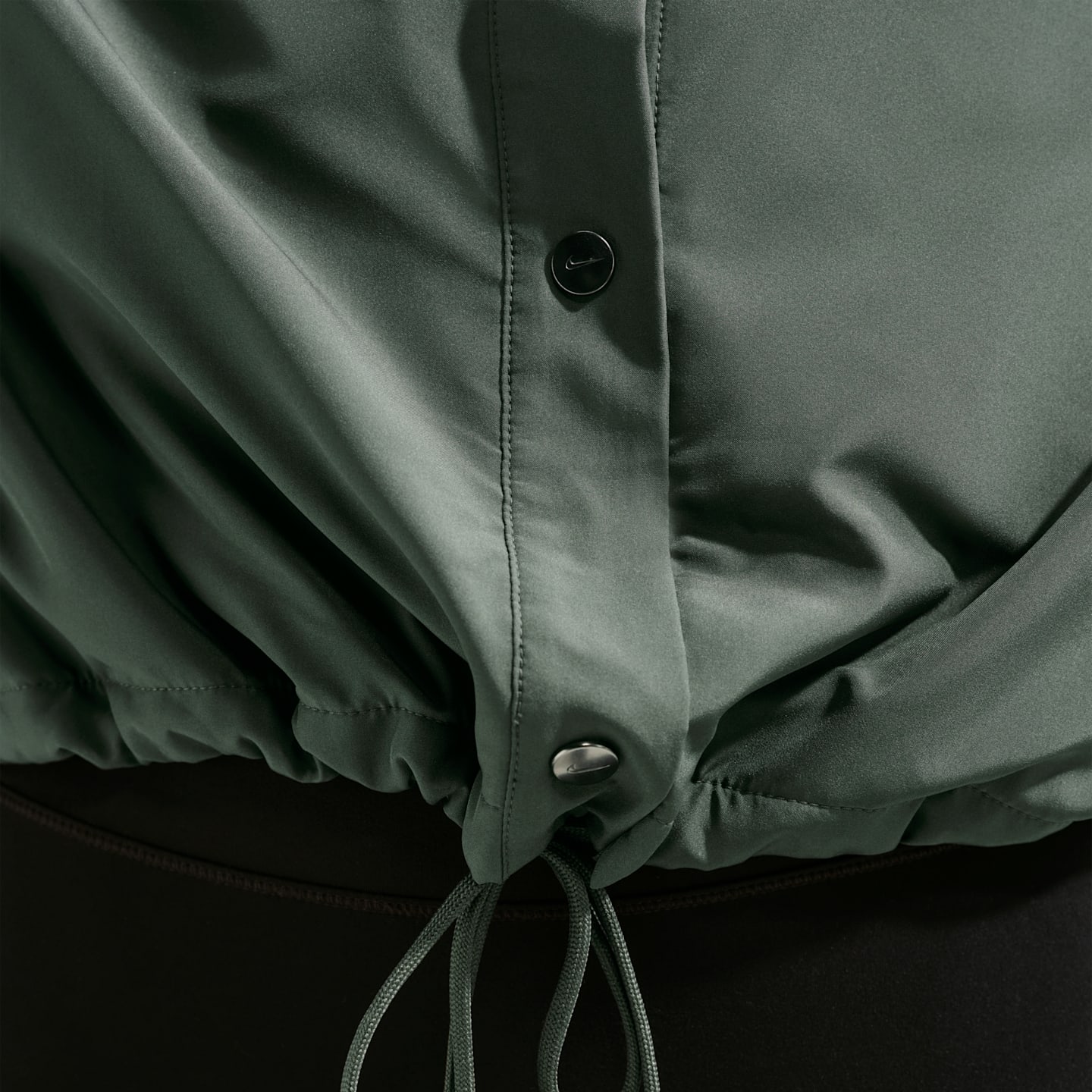 Женская куртка Nike One Dri-FIT оверсайз, цвет: Камуфляжный зелёный / Молочный — фото 6
