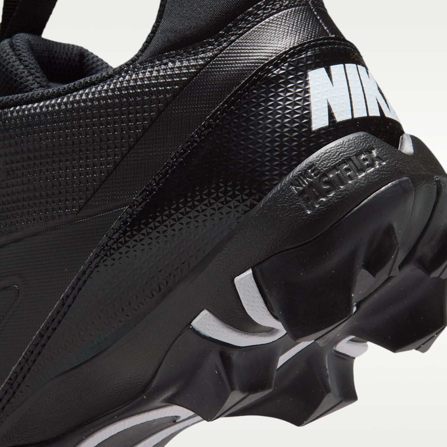 Женские бутсы Nike Alpha Menace 4 Shark Football Cleats, цвет: Чёрный / Белый — фото 9