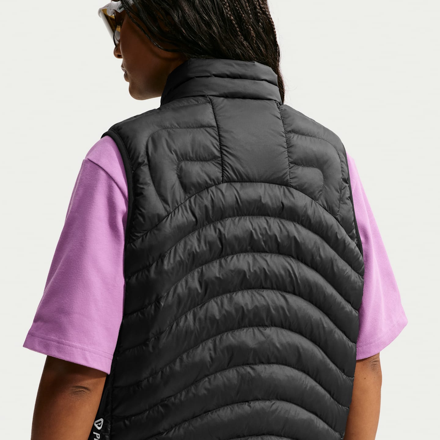 Женский жилет Nike ACG Lava Flow Therma-FIT ADV, цвет: Чёрный / Снежный белый — фото 2