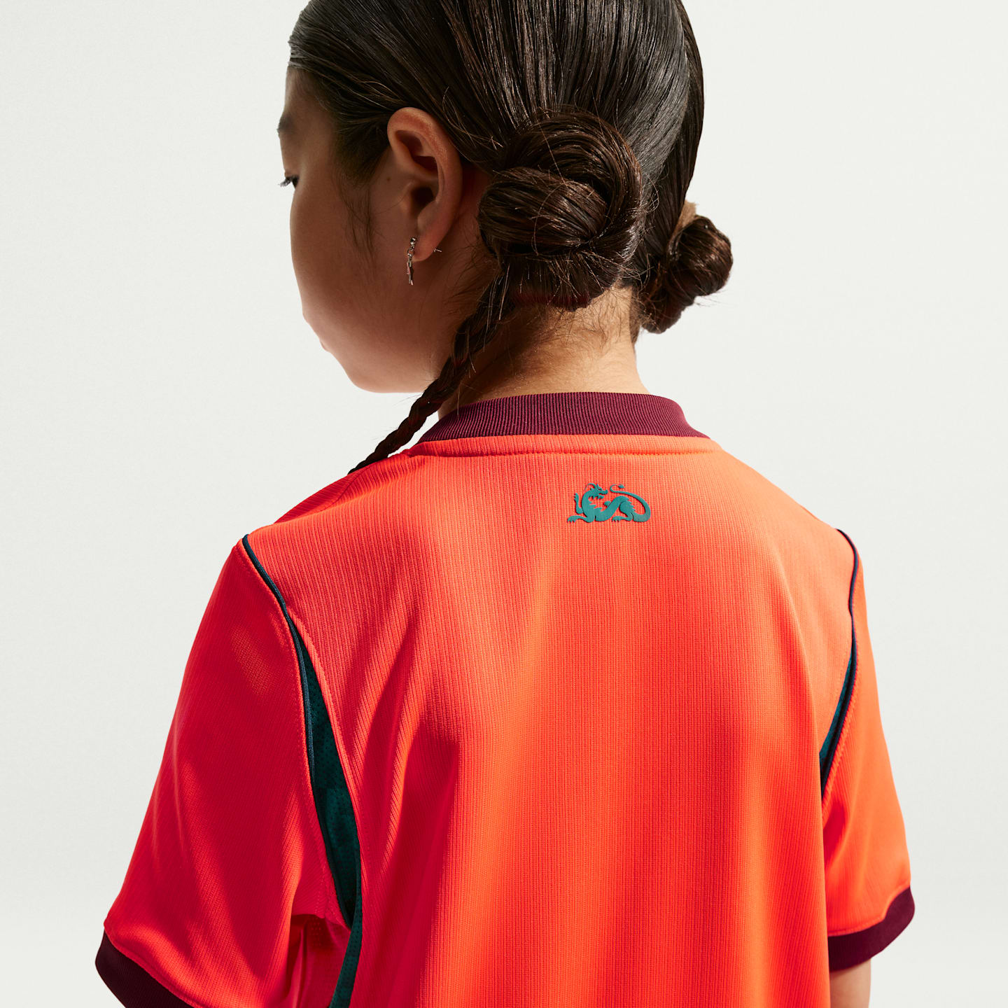 Детский топ Nike China 2026 Stadium Home Dri-FIT Soccer Replica Jersey, цвет: Яркий малиновый / Красный — фото 4