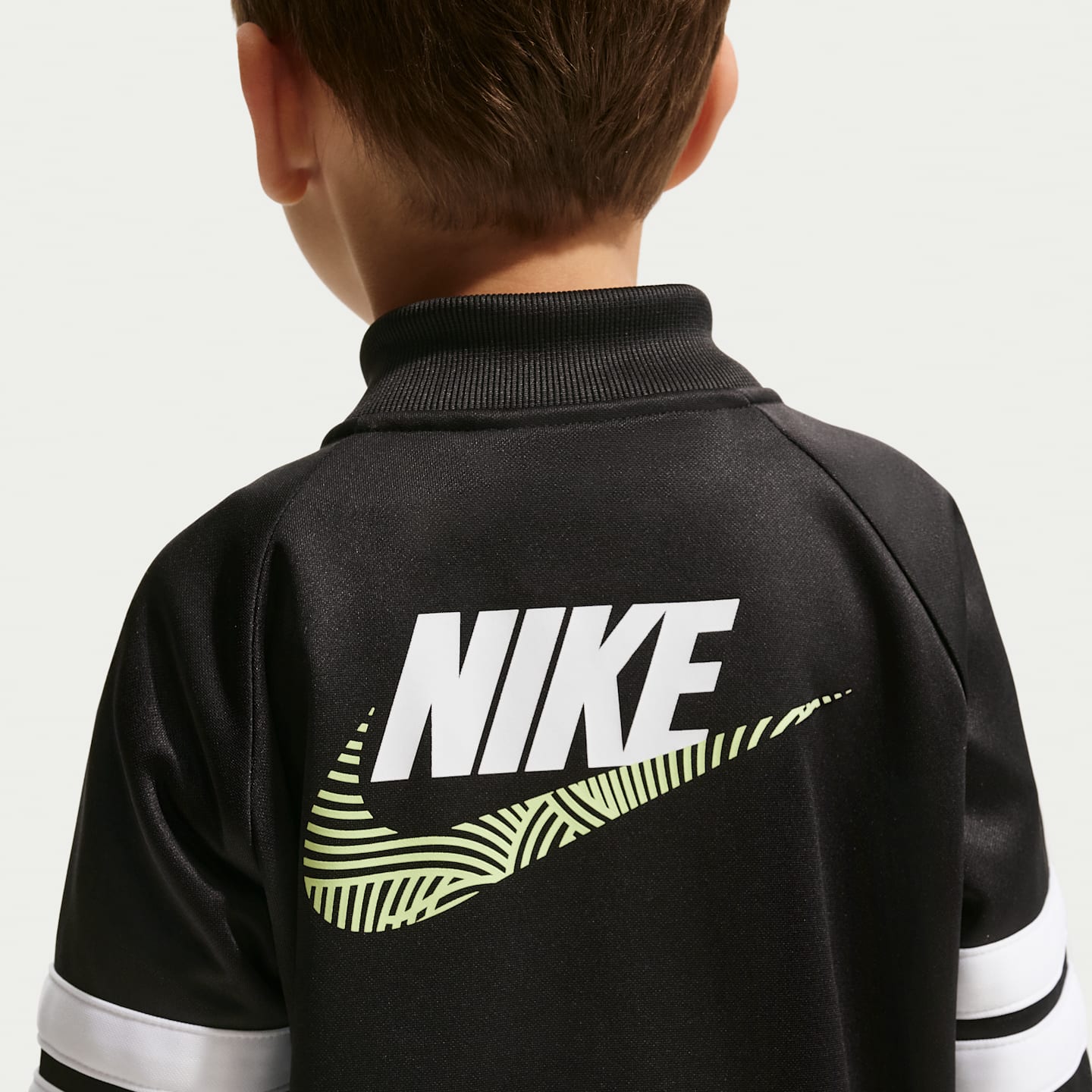 Спортивный костюм для малышей Nike Sportswear In The Zone Dri-FIT оверсайз из 2 предметов, цвет: Чёрный — фото 3