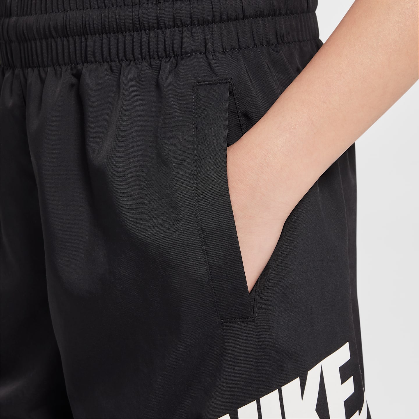 Детские тканые шорты Nike Sportswear Club, цвет: Чёрный / Белый — фото 6